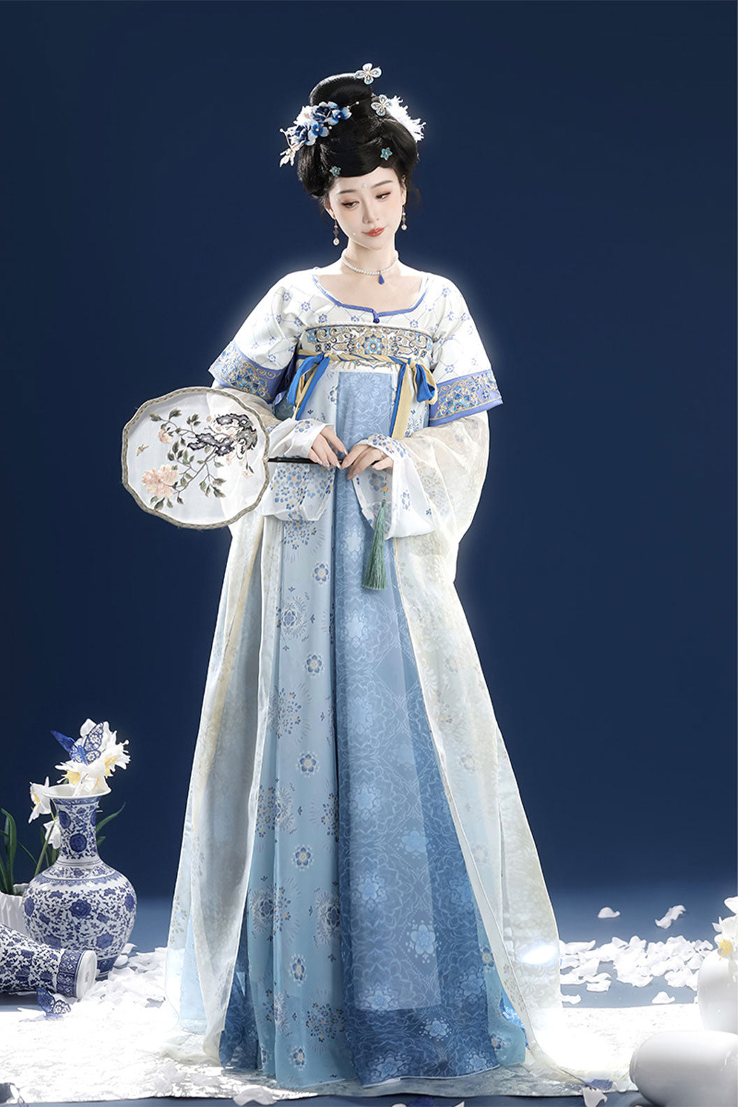 Ming Dynasty Blue Hanfu Dress with Qixiong  Ruqun Skirt and Pi Bo - qinghuaci 青花瓷