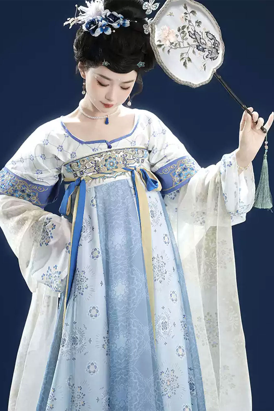 Ming Dynasty Blue Hanfu Dress with Qixiong  Ruqun Skirt and Pi Bo - qinghuaci 青花瓷