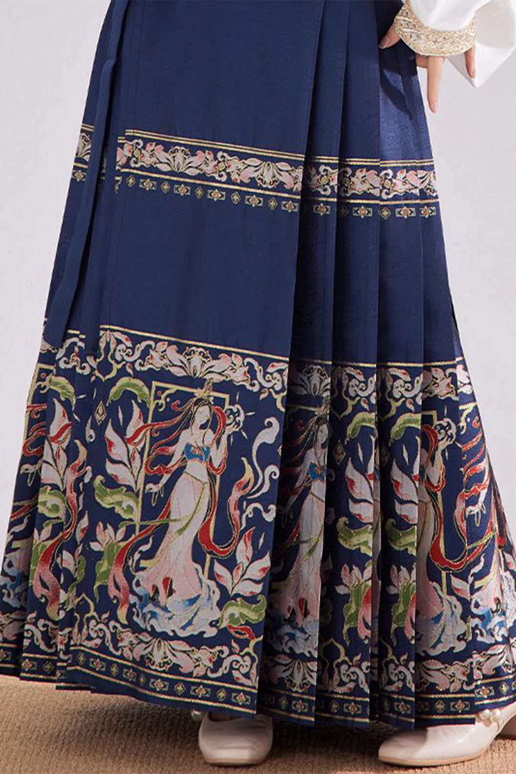 Ming Dynasty clothing Changshan Pipa Sleeves Ma Mian Skirt Red Hanfu dress - shenfuqingnv 神赋青女