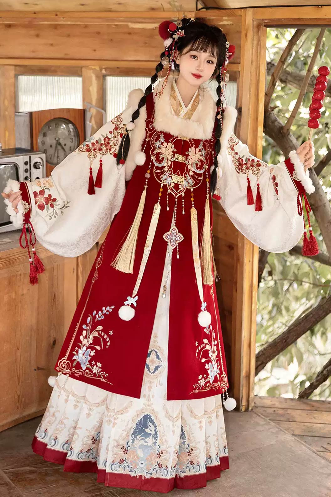 Ming Dynasty Embroidered Short Jacket Mamian Skirt Winter Hanfu dress - xiaoshenxian 小神仙