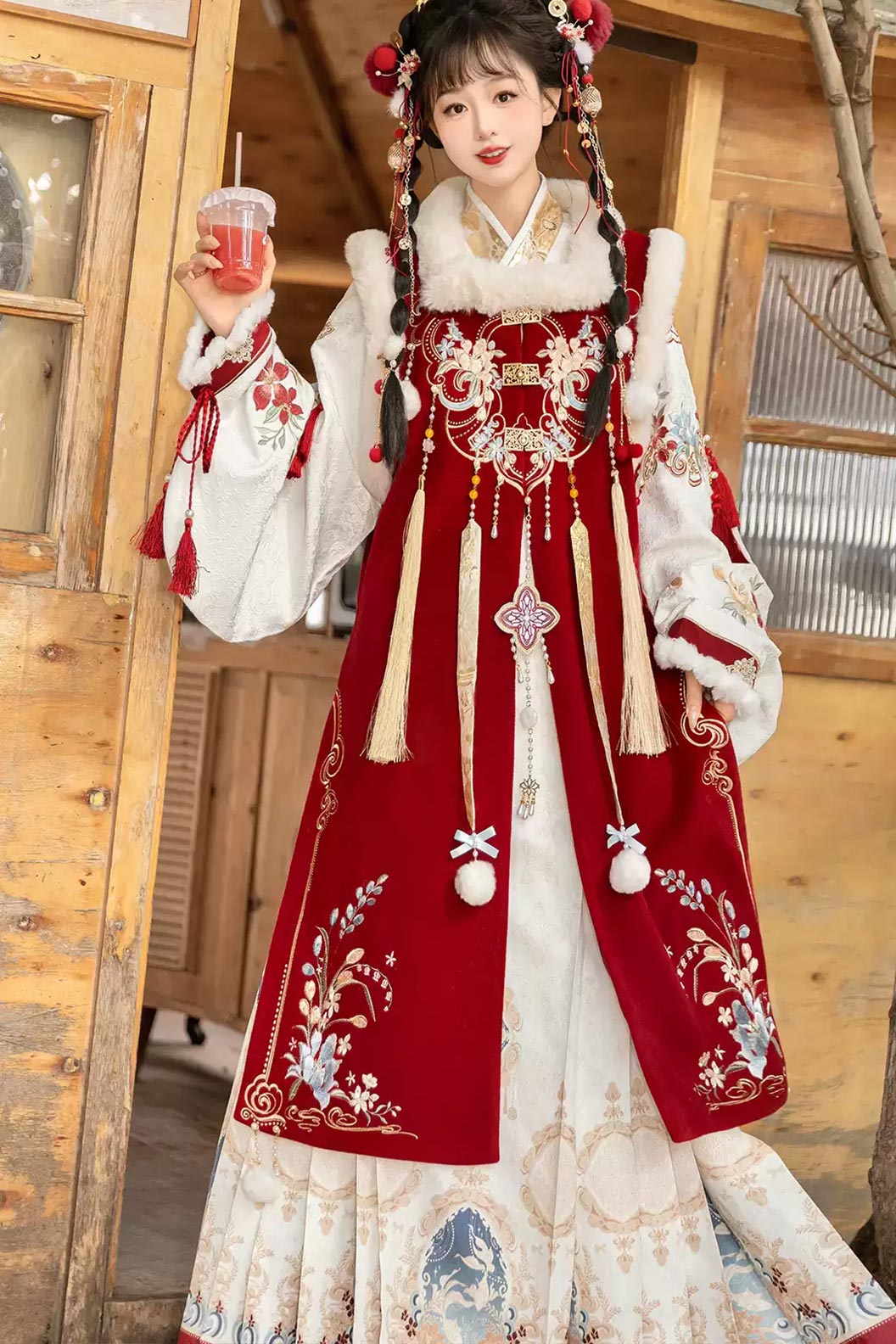Ming Dynasty Embroidered Short Jacket Mamian Skirt Winter Hanfu dress - xiaoshenxian 小神仙