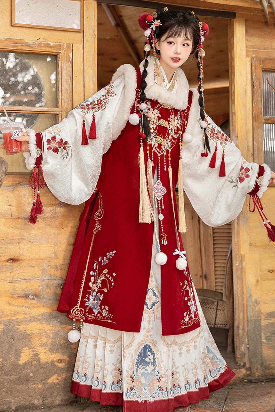 Ming Dynasty Embroidered Short Jacket Mamian Skirt Winter Hanfu dress - xiaoshenxian 小神仙