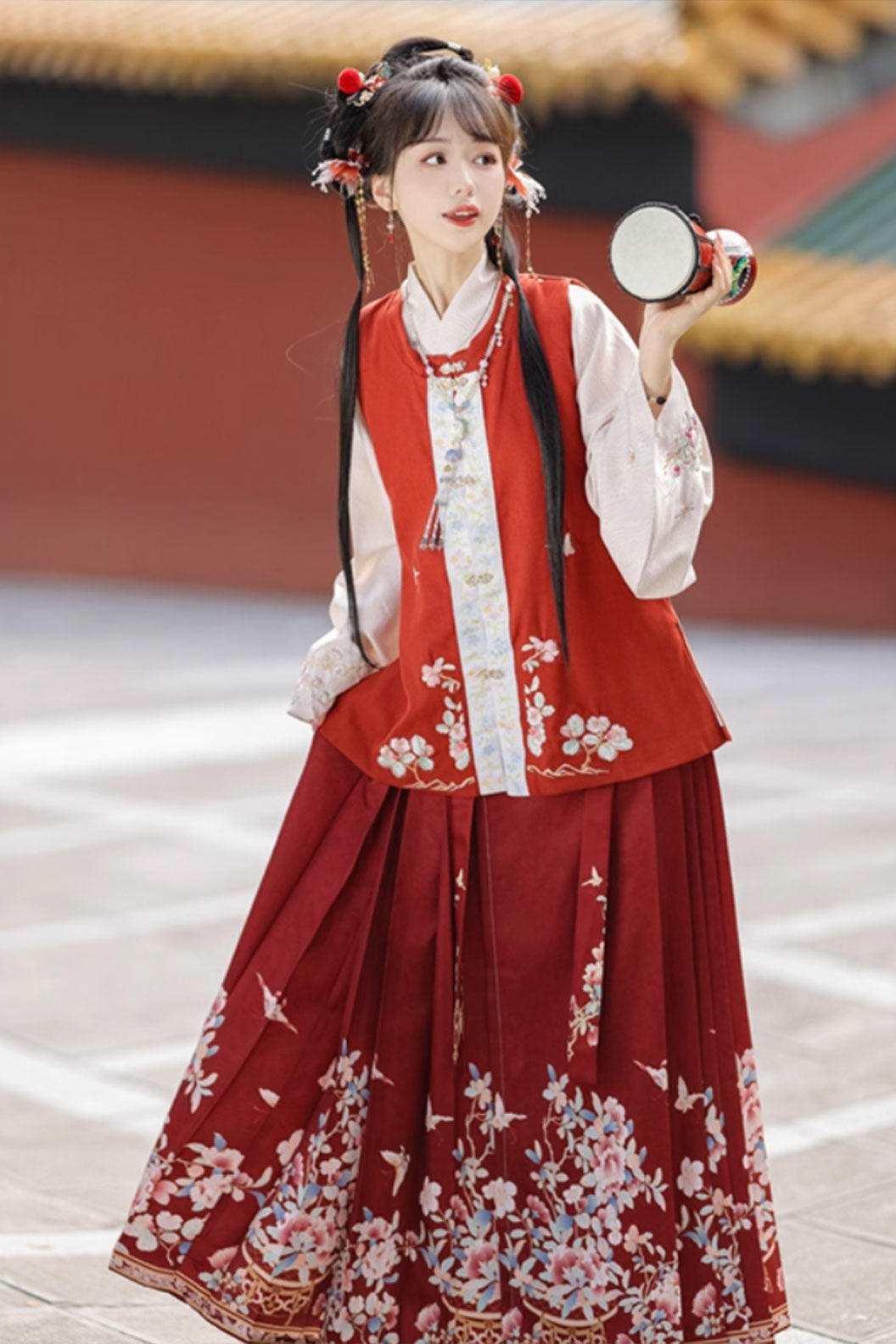 Ming dynasty hanfu embroidered mamian skirt set with bijia - huanuanxi 花暖溪