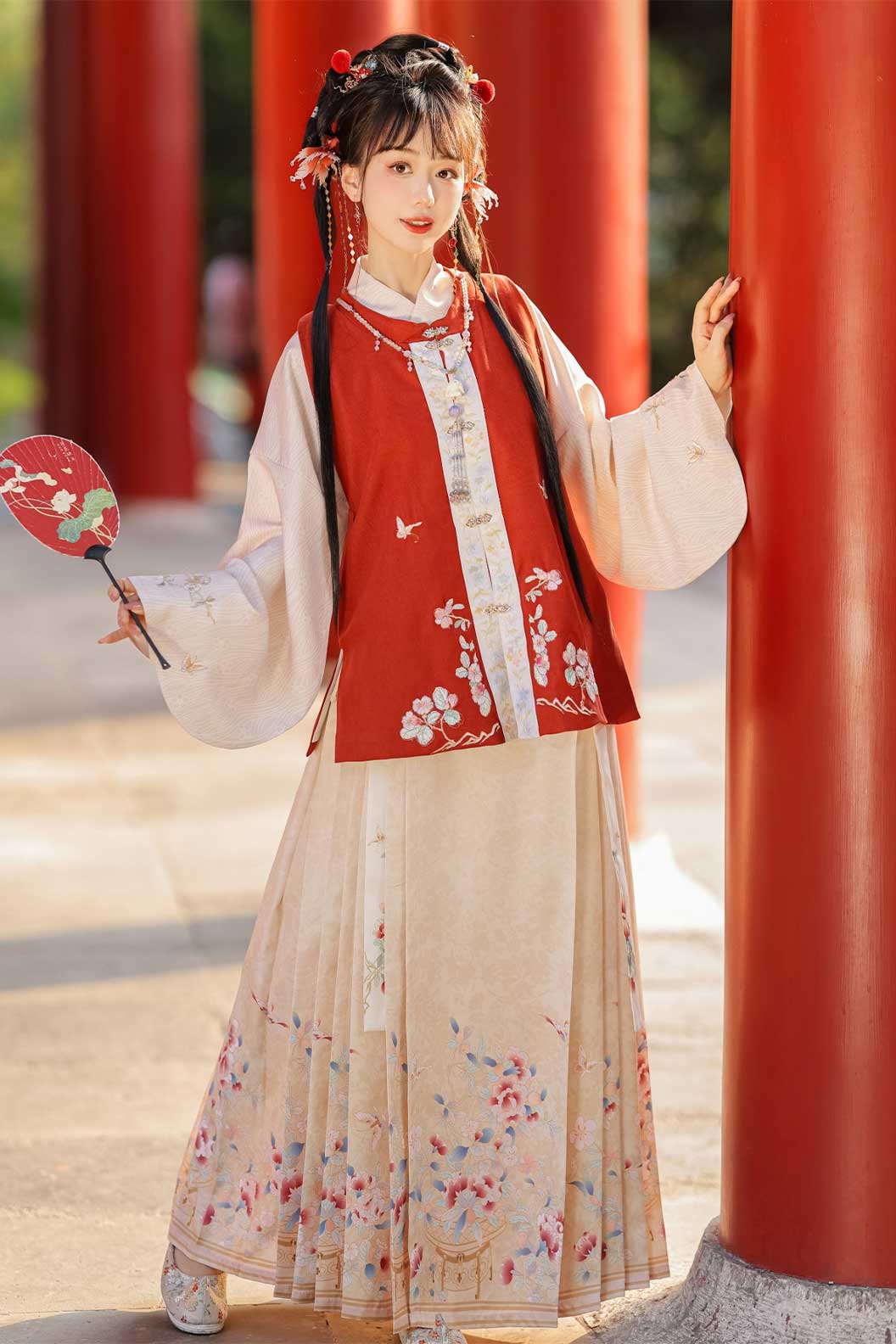 Ming dynasty hanfu embroidered mamian skirt set with bijia - huanuanxi 花暖溪