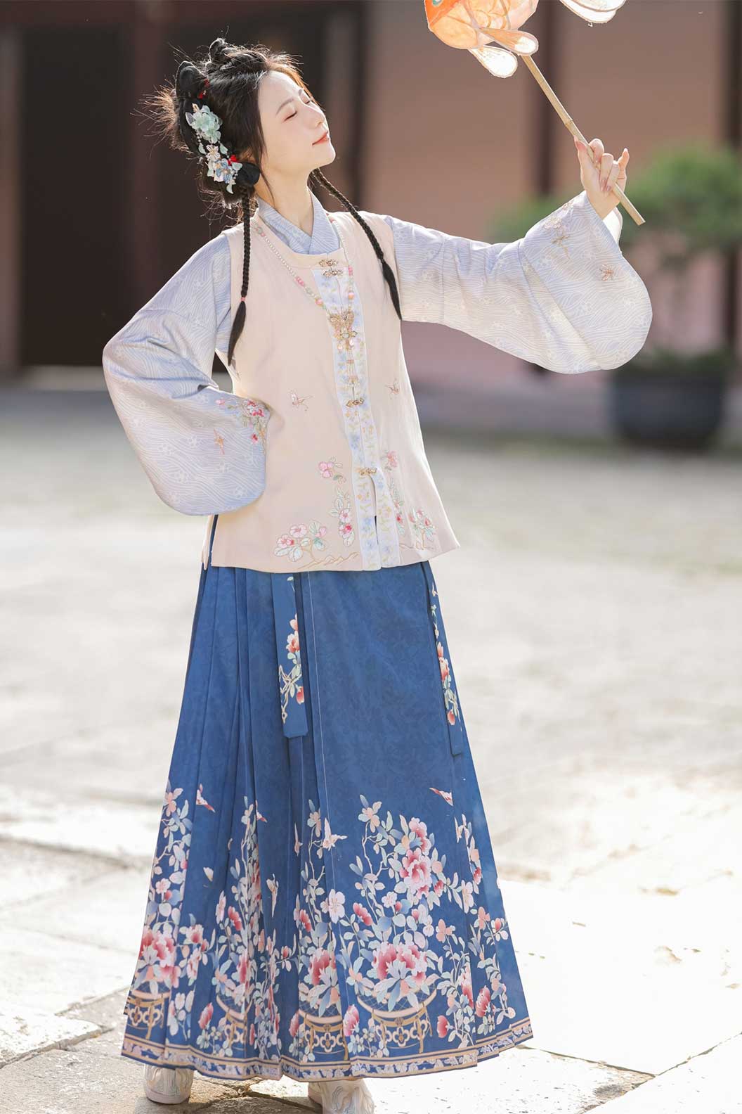 Ming dynasty hanfu embroidered mamian skirt set with bijia - huanuanxi 花暖溪