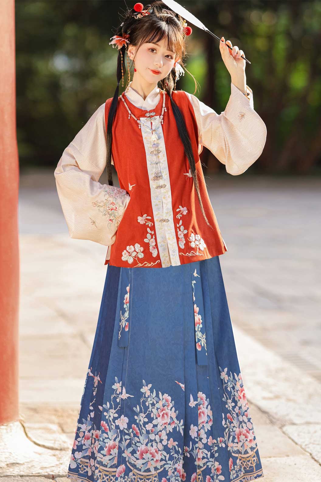 Ming dynasty hanfu embroidered mamian skirt set with bijia - huanuanxi 花暖溪