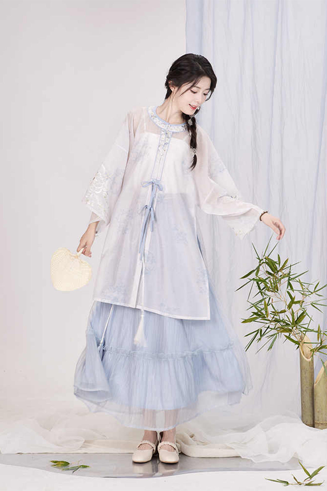 Ming Dynasty Improved Blue Hanfu Female Dress Lace Long Pleated Skirt bingherumeng 冰河入梦