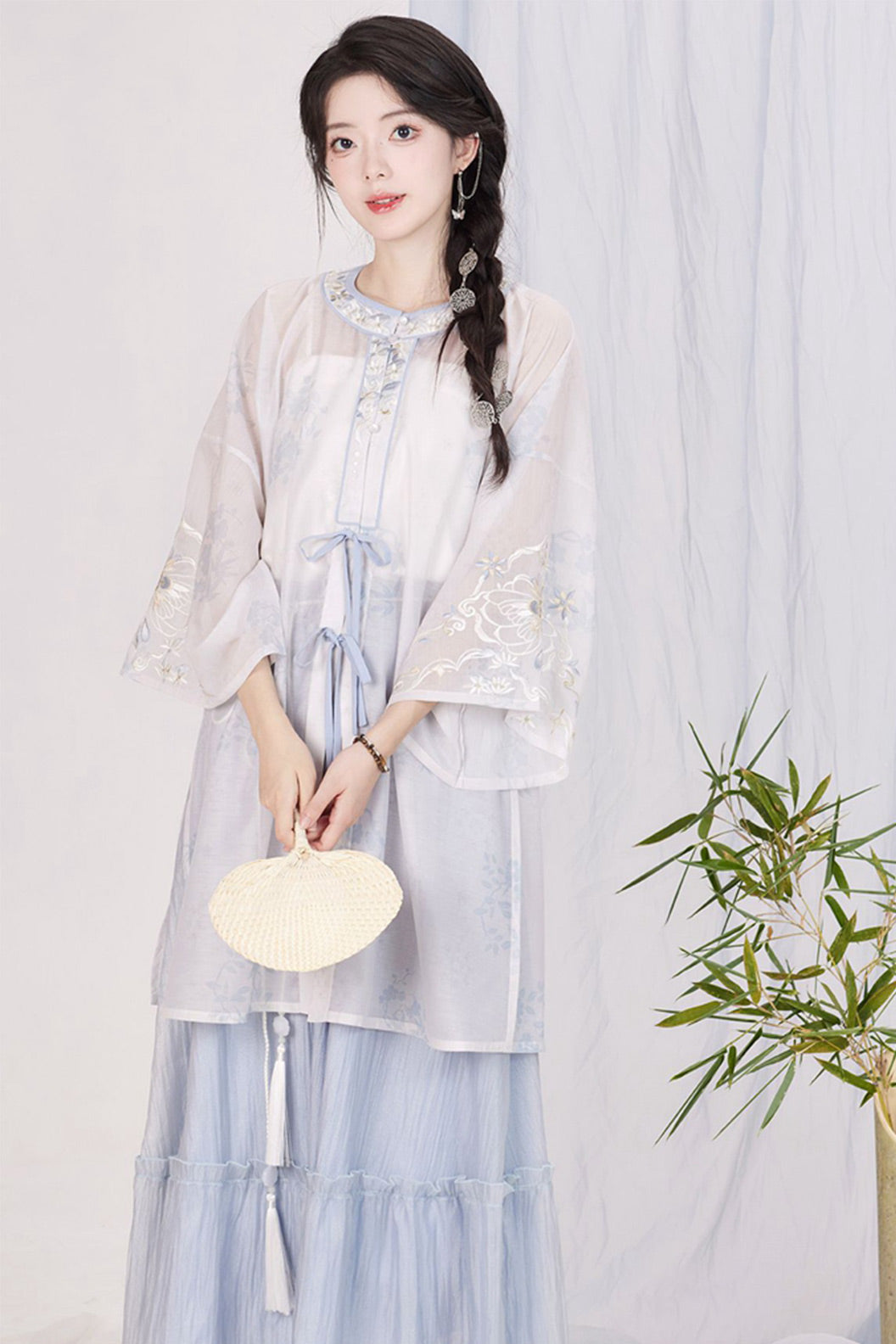 Ming Dynasty Improved Blue Hanfu Female Dress Lace Long Pleated Skirt bingherumeng 冰河入梦