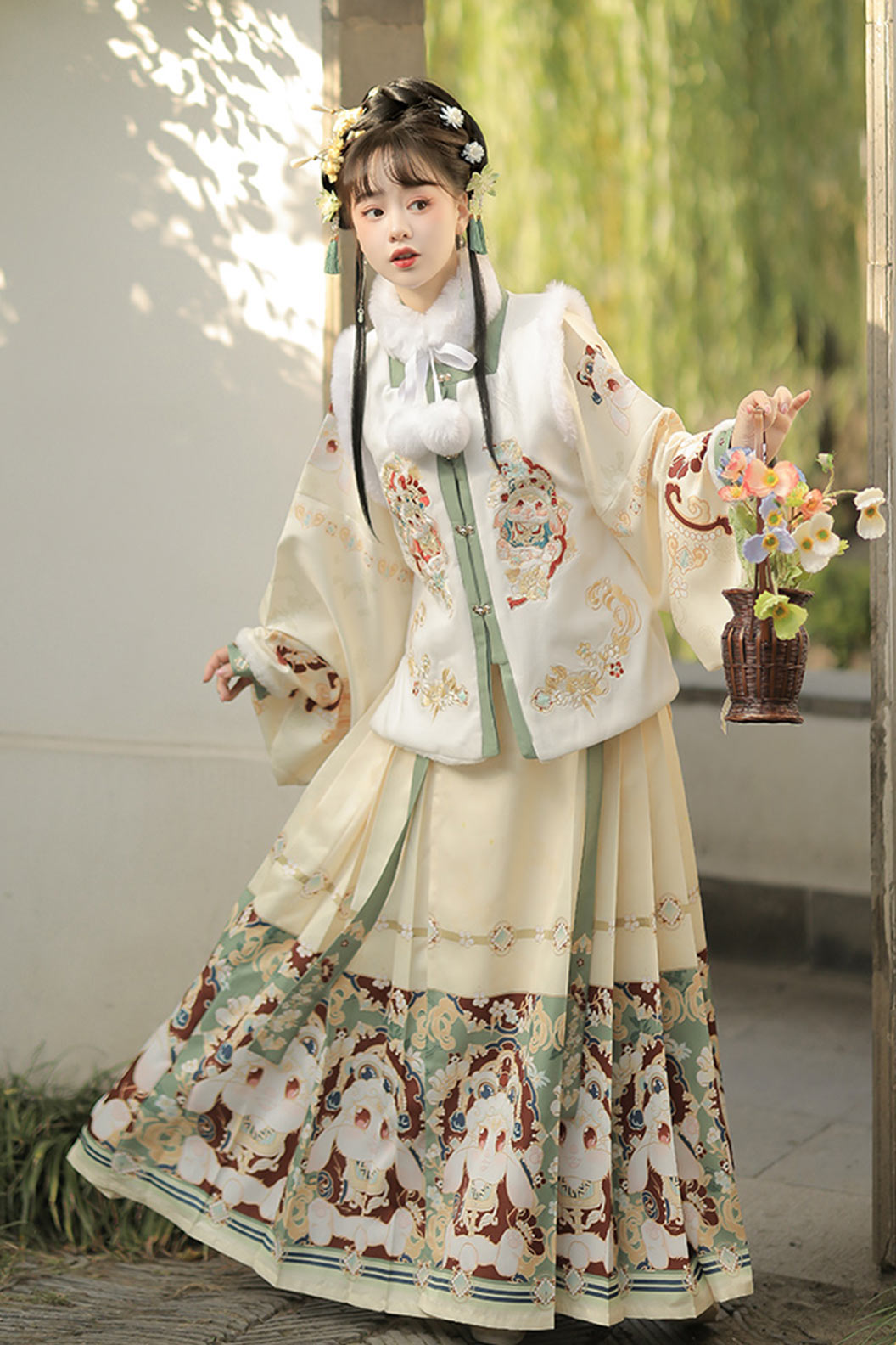 Ming Dynasty Red Hanfu Dress Square Neck Embroidery Bijia Ma Mian Skirt - futujiujiu 福兔啾啾