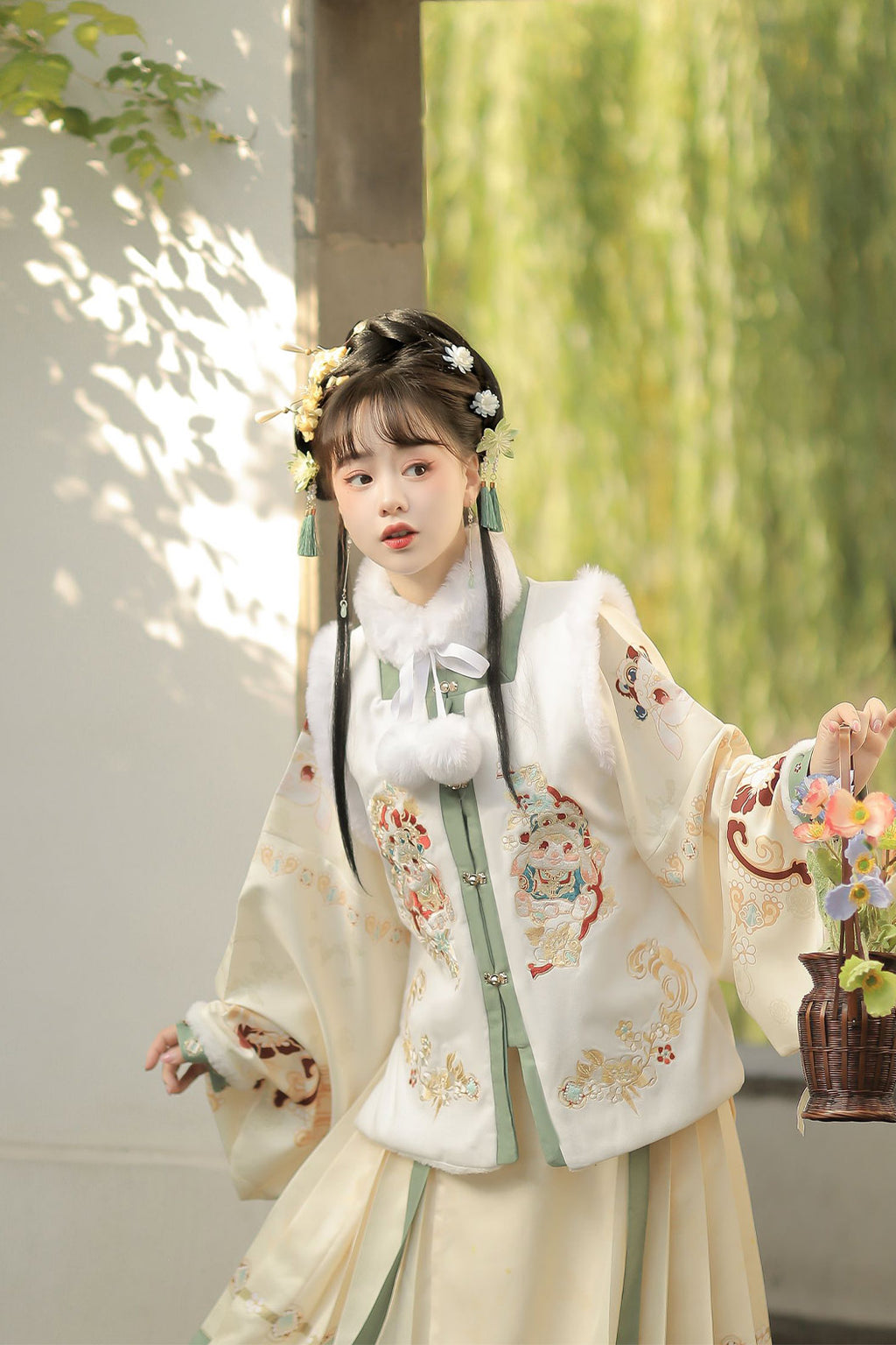 Ming Dynasty Red Hanfu Dress Square Neck Embroidery Bijia Ma Mian Skirt - futujiujiu 福兔啾啾