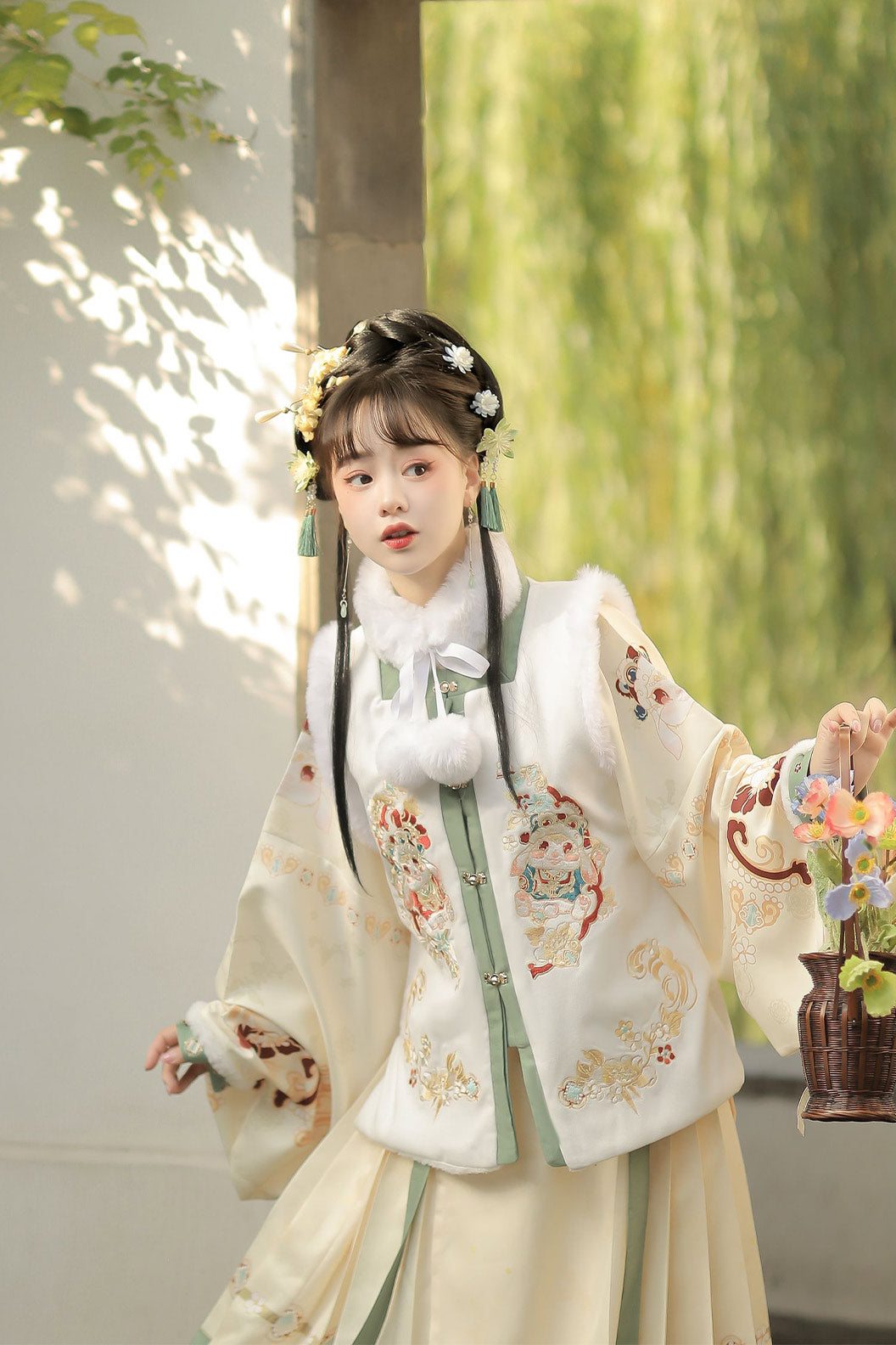 Ming Dynasty Red Hanfu Dress Square Neck Embroidery Bijia Ma Mian Skirt - futujiujiu 福兔啾啾