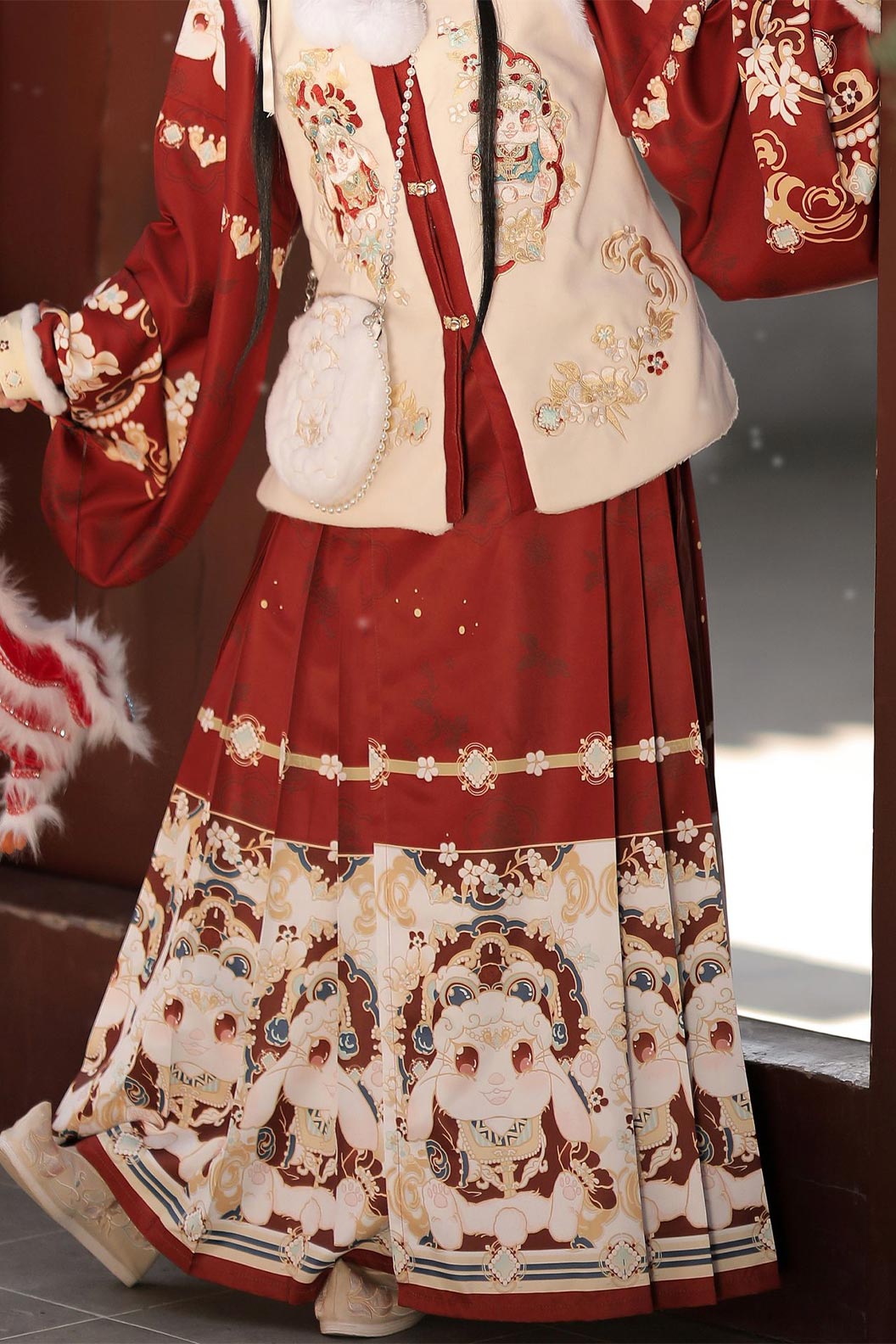 Ming Dynasty Red Hanfu Dress Square Neck Embroidery Bijia Ma Mian Skirt - futujiujiu 福兔啾啾