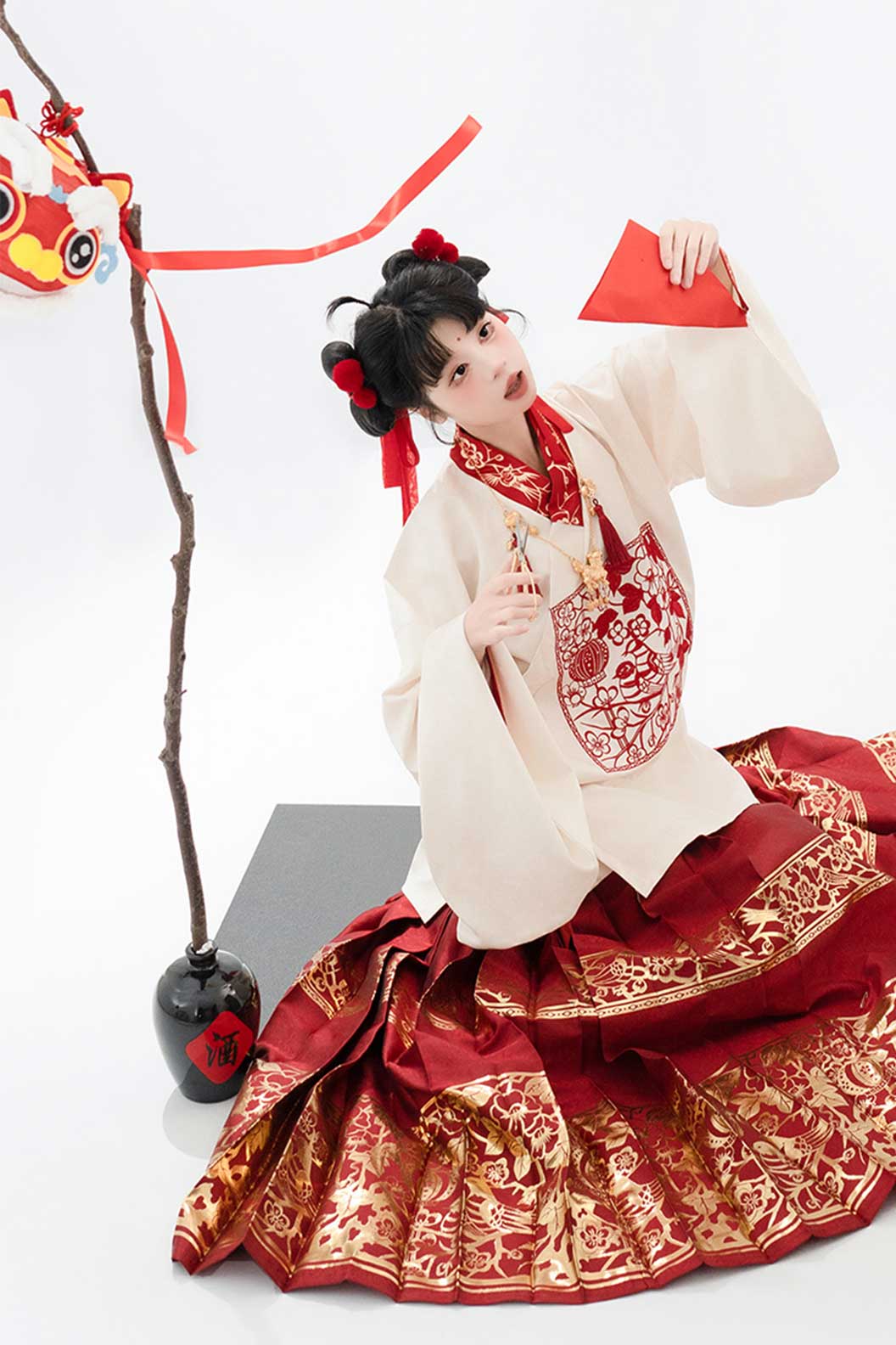 Ming Dynasty Red Hanfu Dress with Woven Gold Ma Mian Qun and Supplementary Robe - changle 长乐