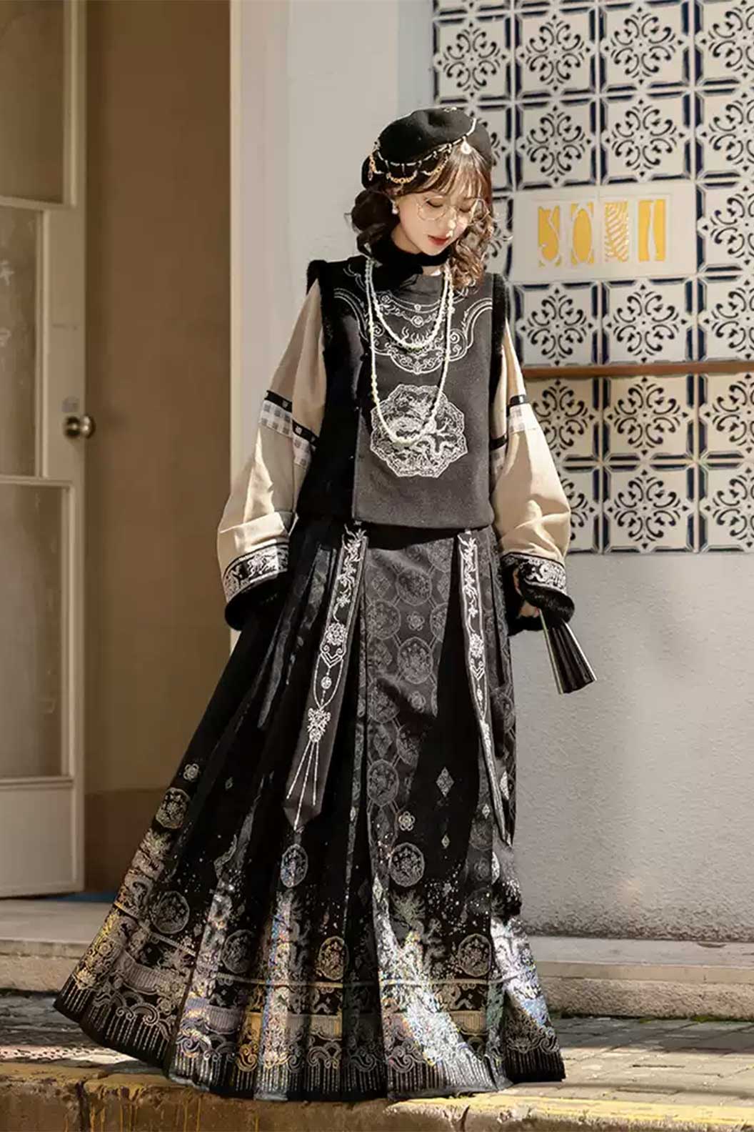 Modern Hanfu Black Mother-of-Pearl Inlay with Ma Mian Qun and Noble Lady Style - luodian 螺钿