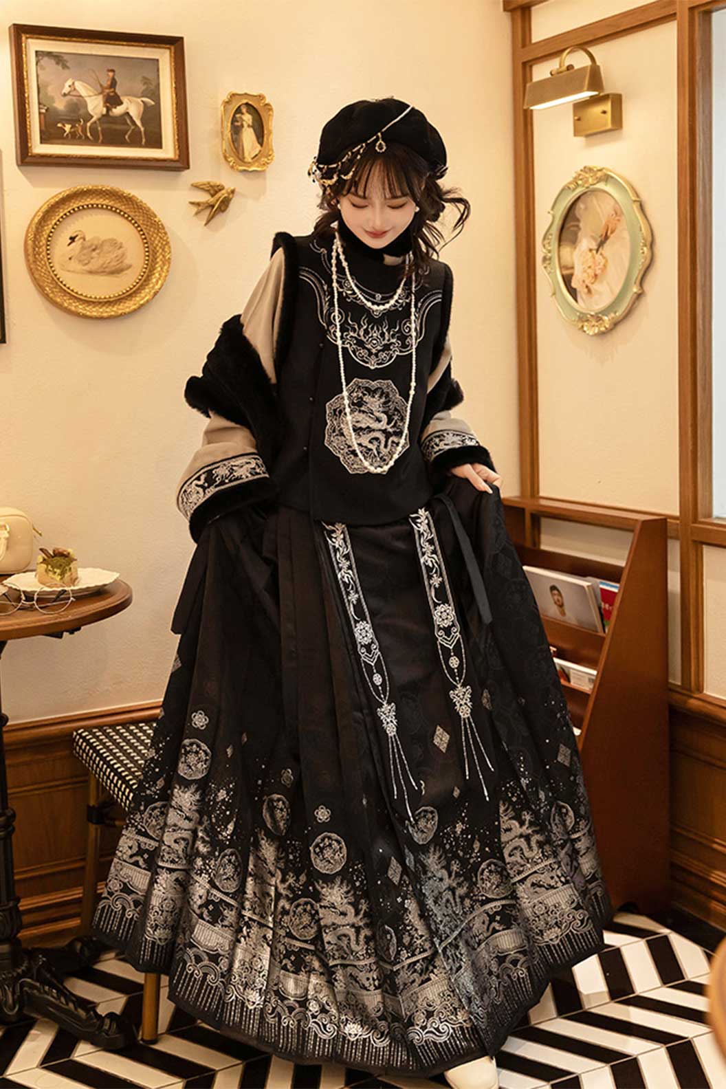 Modern Hanfu Black Mother-of-Pearl Inlay with Ma Mian Qun and Noble Lady Style - luodian 螺钿