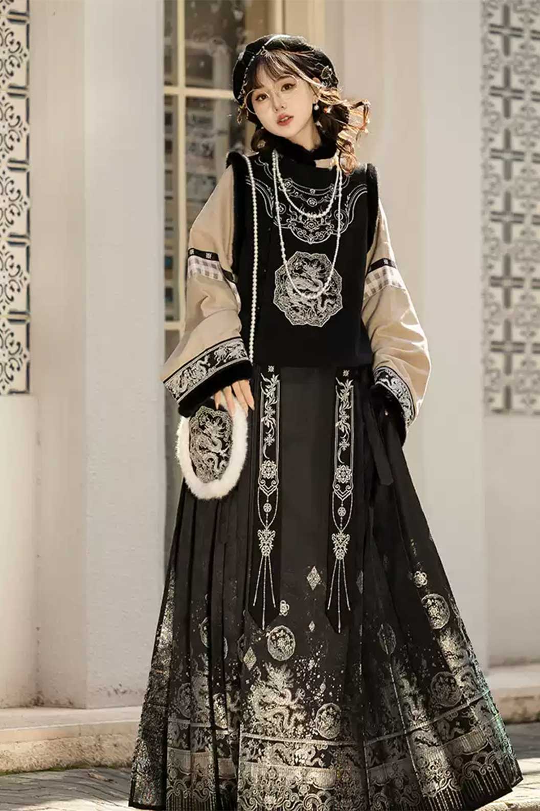 Modern Hanfu Black Mother-of-Pearl Inlay with Ma Mian Qun and Noble Lady Style - luodian 螺钿