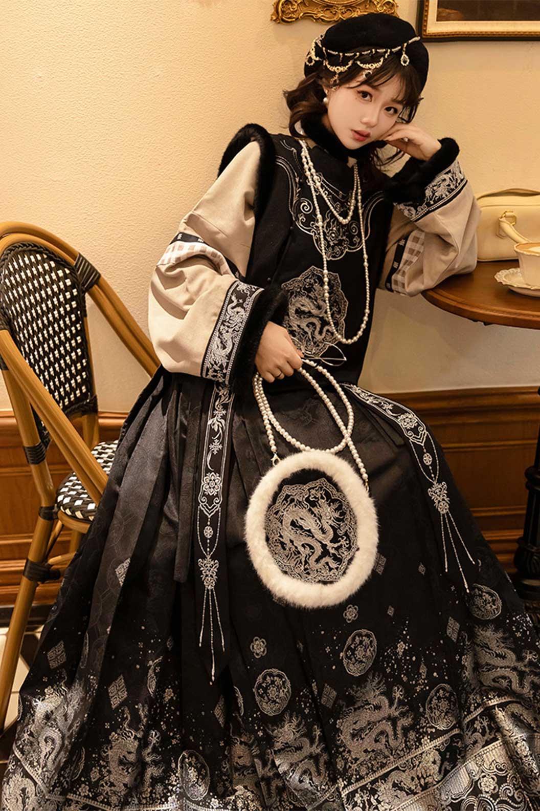 Modern Hanfu Black Mother-of-Pearl Inlay with Ma Mian Qun and Noble Lady Style - luodian 螺钿