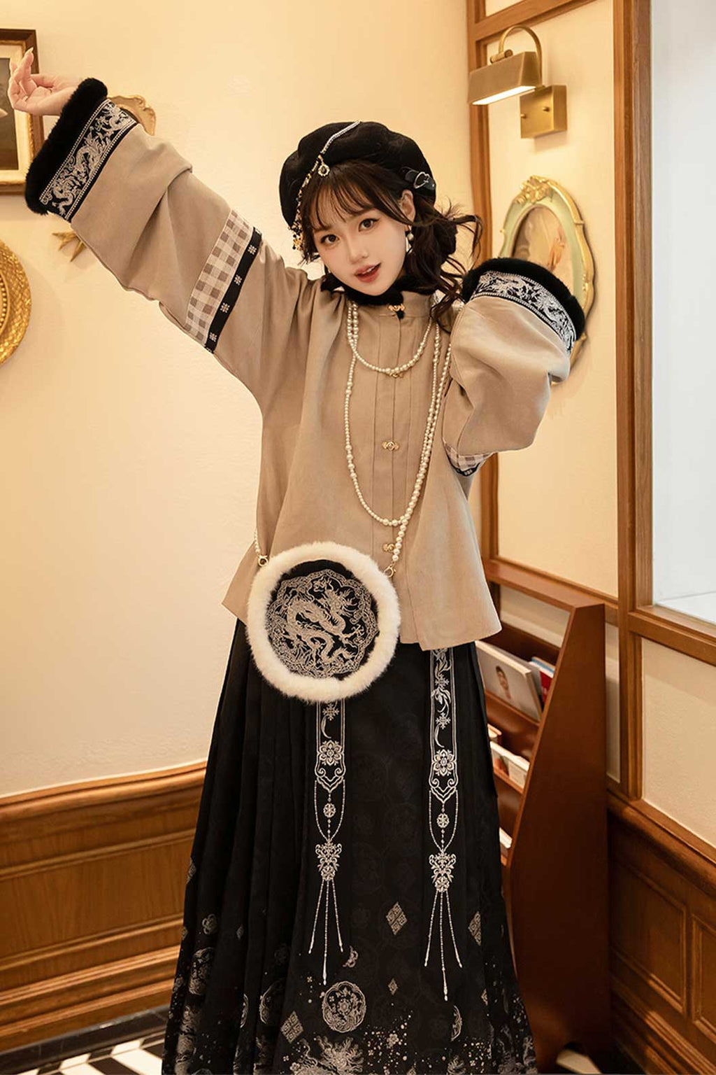 Modern Hanfu Black Mother-of-Pearl Inlay with Ma Mian Qun and Noble Lady Style - luodian 螺钿