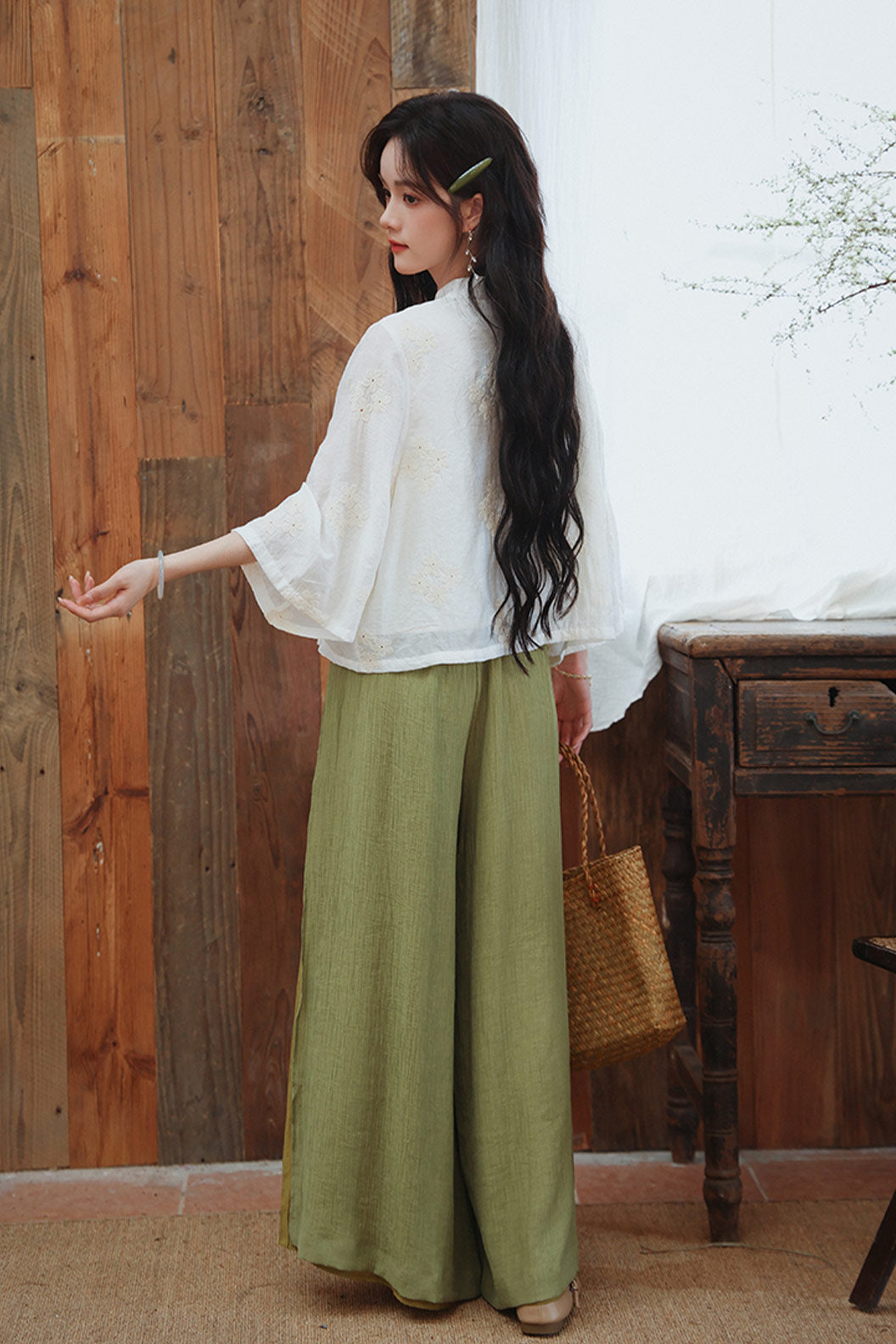 Modern Hanfu Outfit Female with Embroidered White Top - banqing 半晴