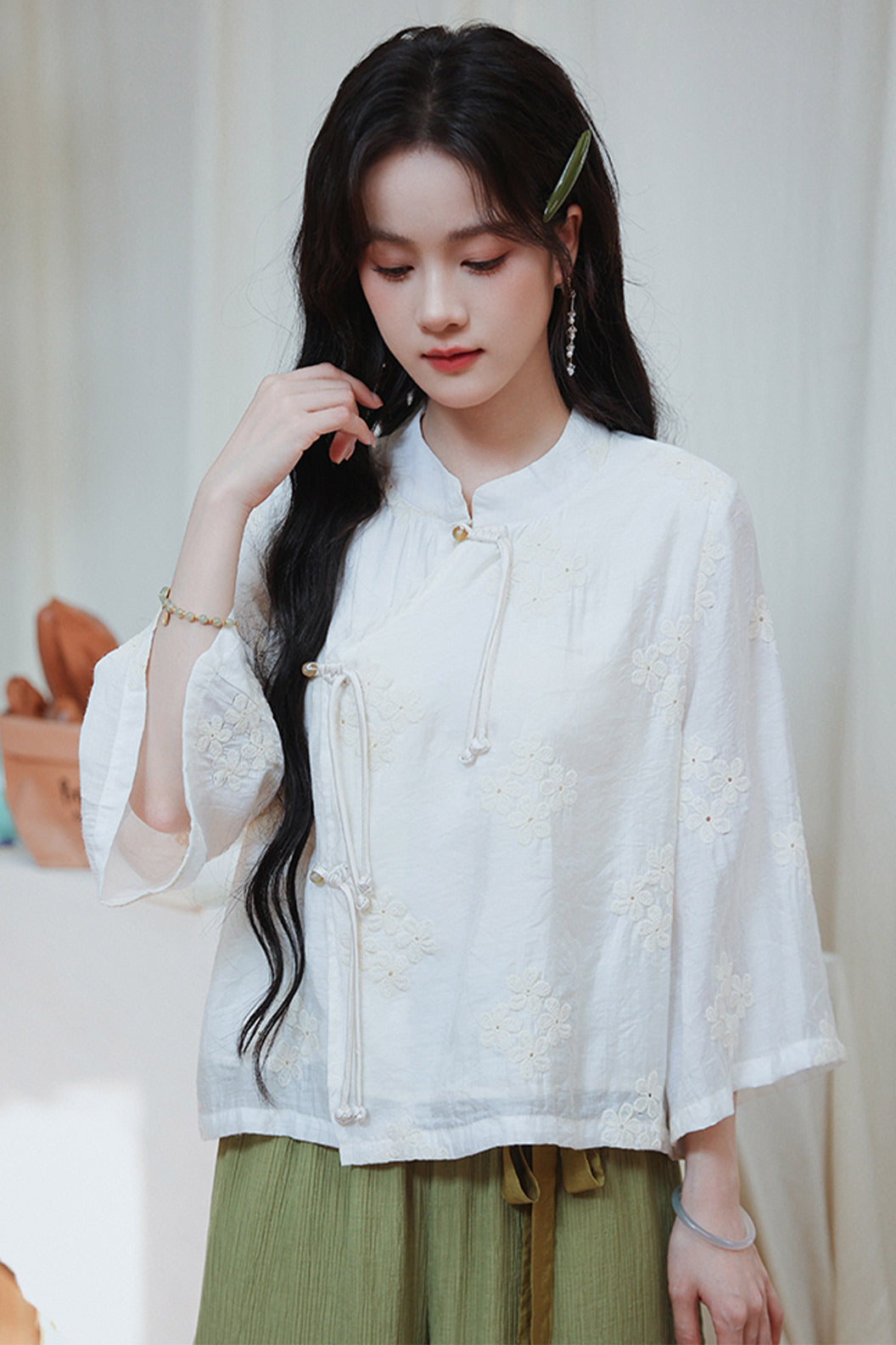 Modern Hanfu Outfit Female with Embroidered White Top - banqing 半晴