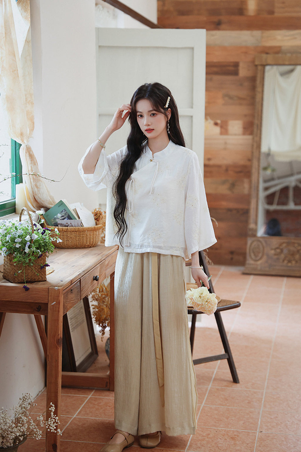 Modern Hanfu Outfit Female with Embroidered White Top - banqing 半晴