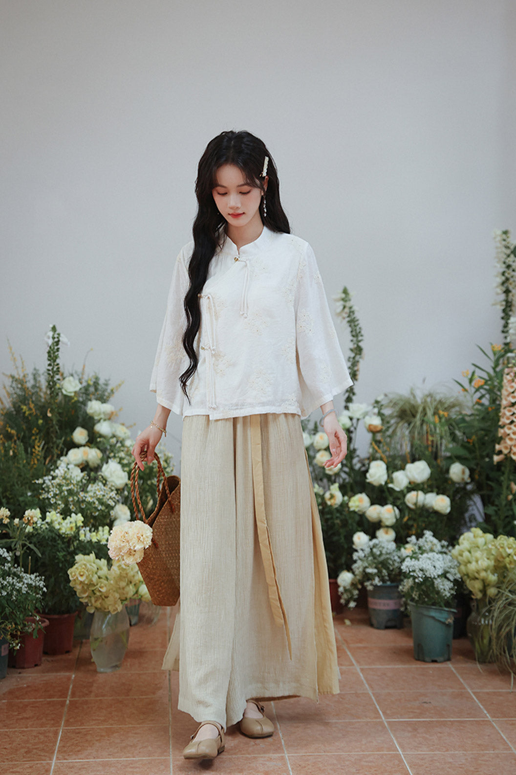 Modern Hanfu Outfit Female with Embroidered White Top - banqing 半晴