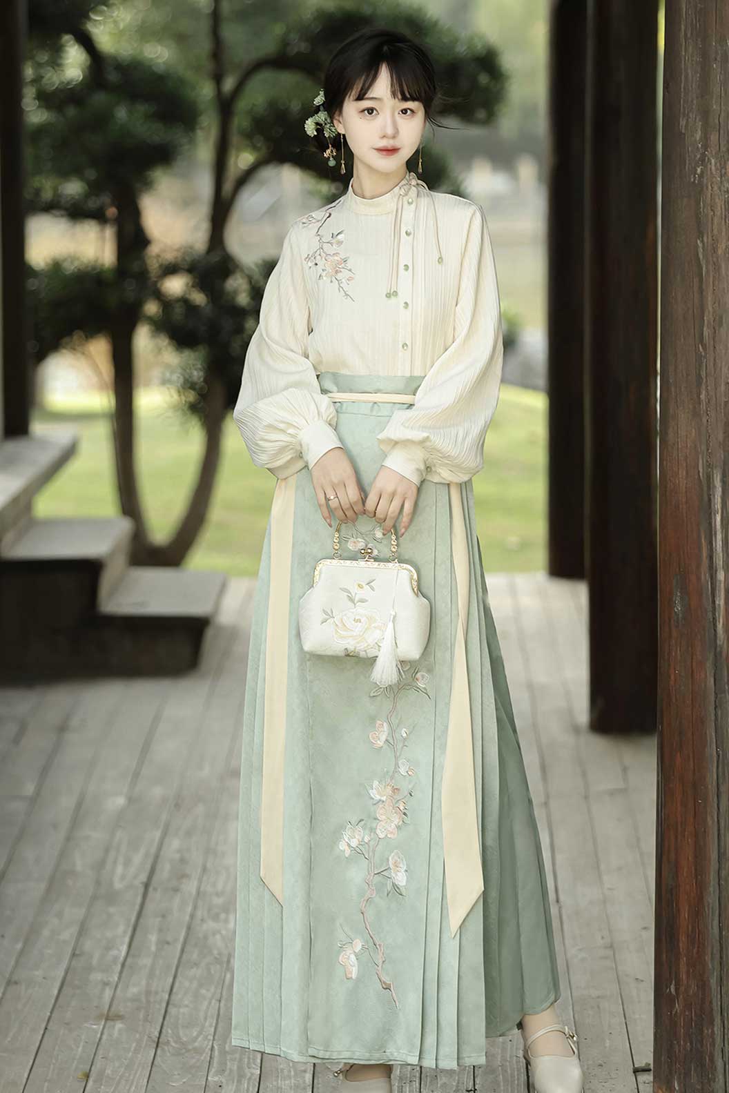 Modern Hanfu with Green Hanfu Dress and Ma Mian SkirtNew Chinese Traditional Style - manhua 蔓花