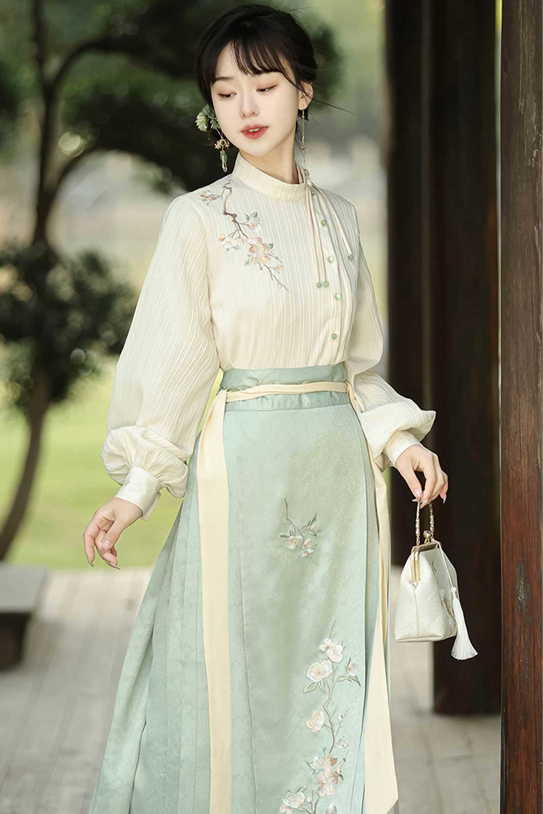 Modern Hanfu with Green Hanfu Dress and Ma Mian SkirtNew Chinese Traditional Style - manhua 蔓花
