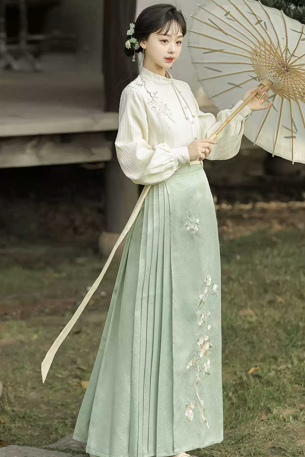 Modern Hanfu with Green Hanfu Dress and Ma Mian SkirtNew Chinese Traditional Style - manhua 蔓花