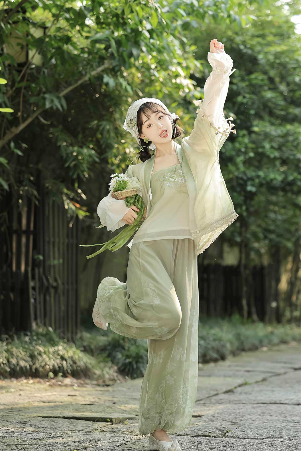 Modern Hanfu with Purple Lantern Pants for Daily Commute - zilingzhou 紫菱舟