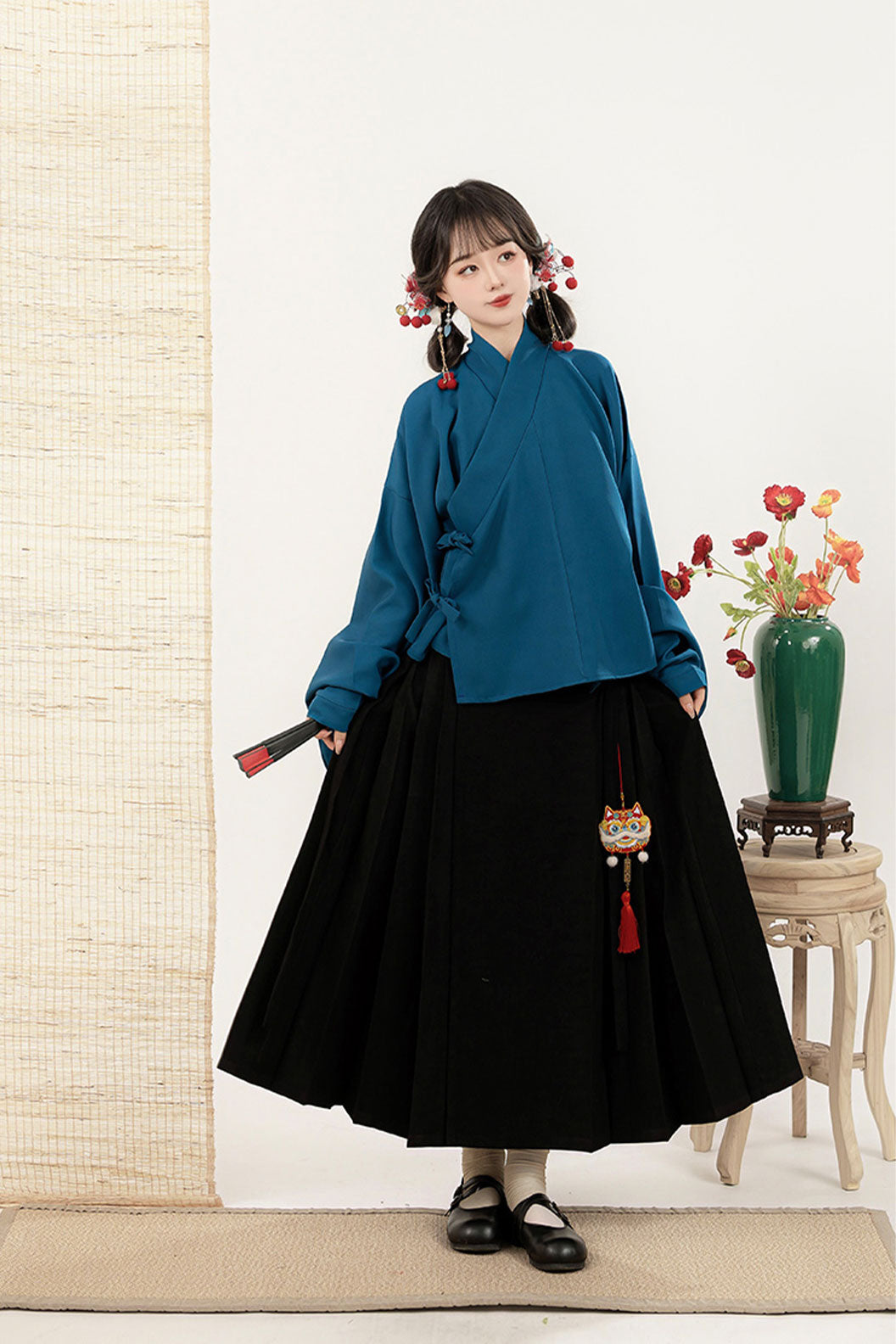 Modern Hanfu with Triangle Set Straight Collar and Short Jacket - dongruo 冬若