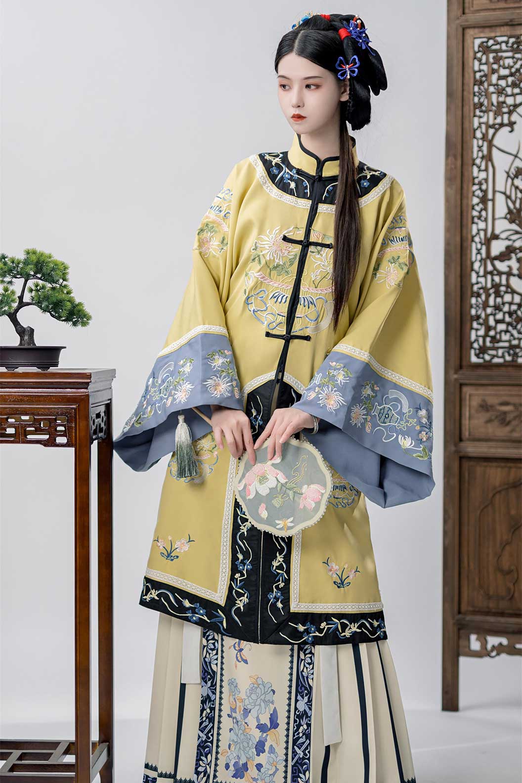 Qing dynasty hanfu mamian skirt hanfu dress with straight-front opening - xiuyanfa 绣烟笺