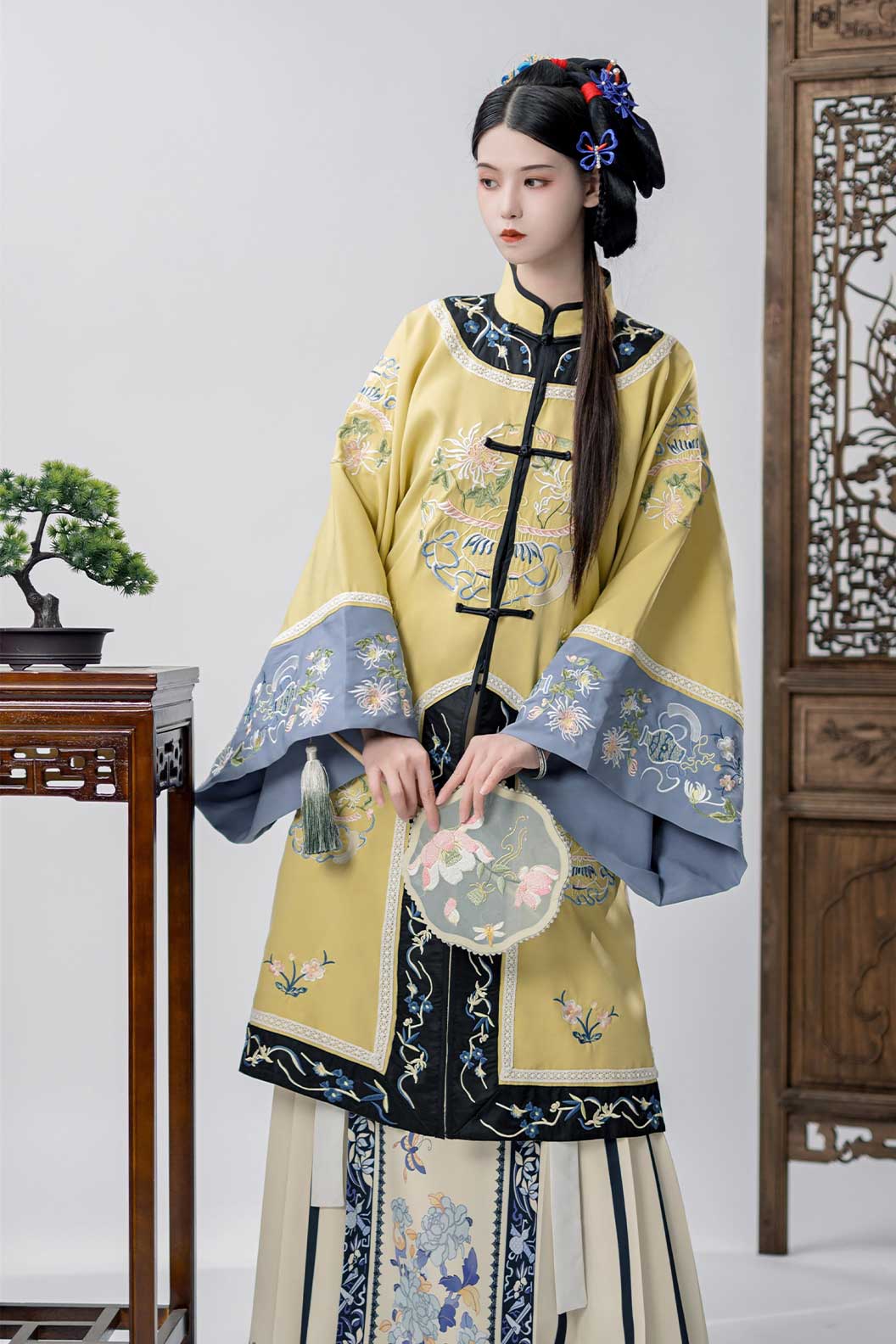 Qing dynasty hanfu mamian skirt hanfu dress with straight-front opening - xiuyanfa 绣烟笺