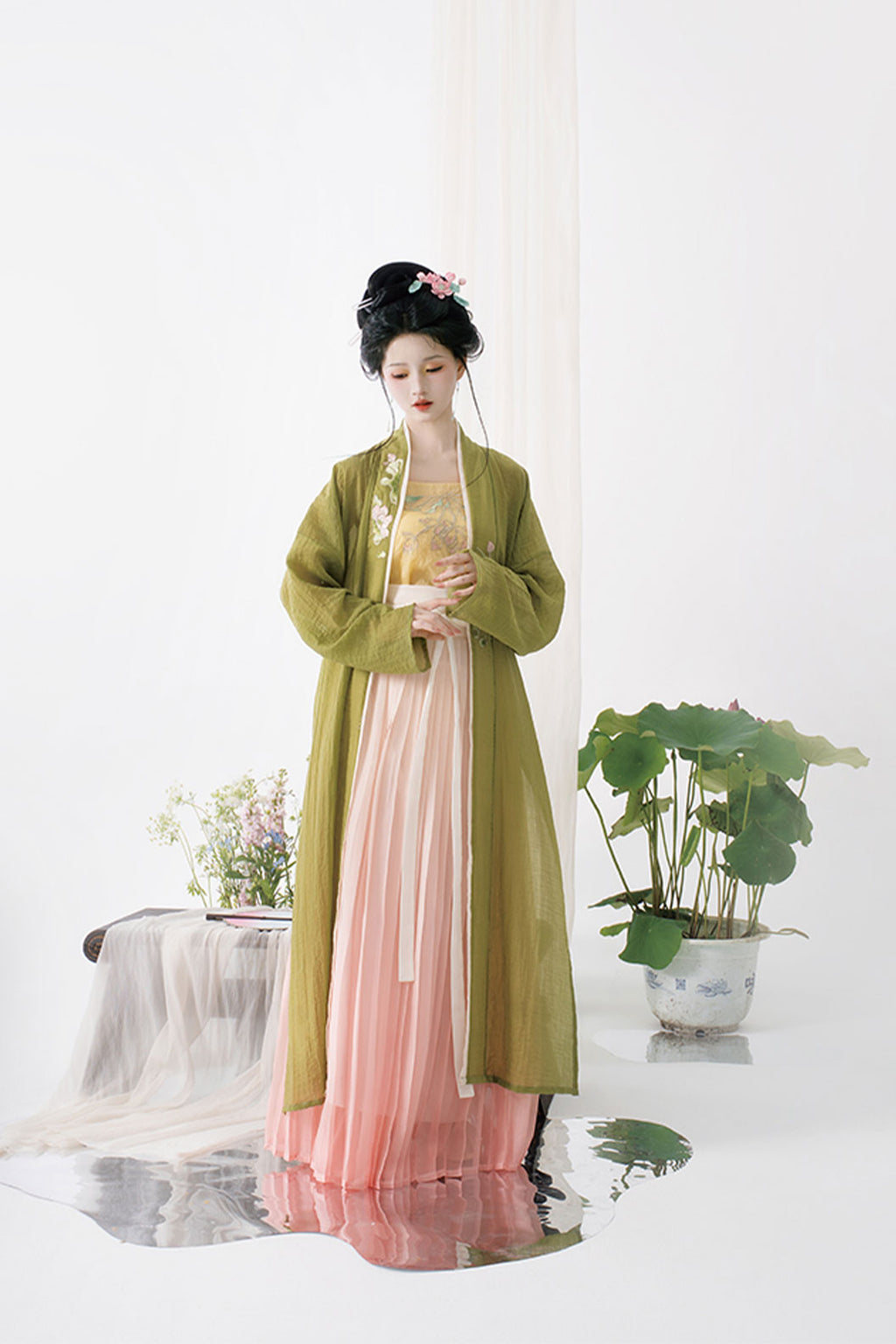 Song Dynasty Blue Hanfu Dress with Tencel Embroidery and Pleated Skirt - linzhi 林芝