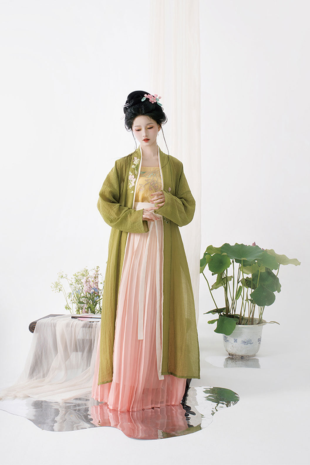 Song Dynasty Blue Hanfu Dress with Tencel Embroidery and Pleated Skirt - linzhi 林芝