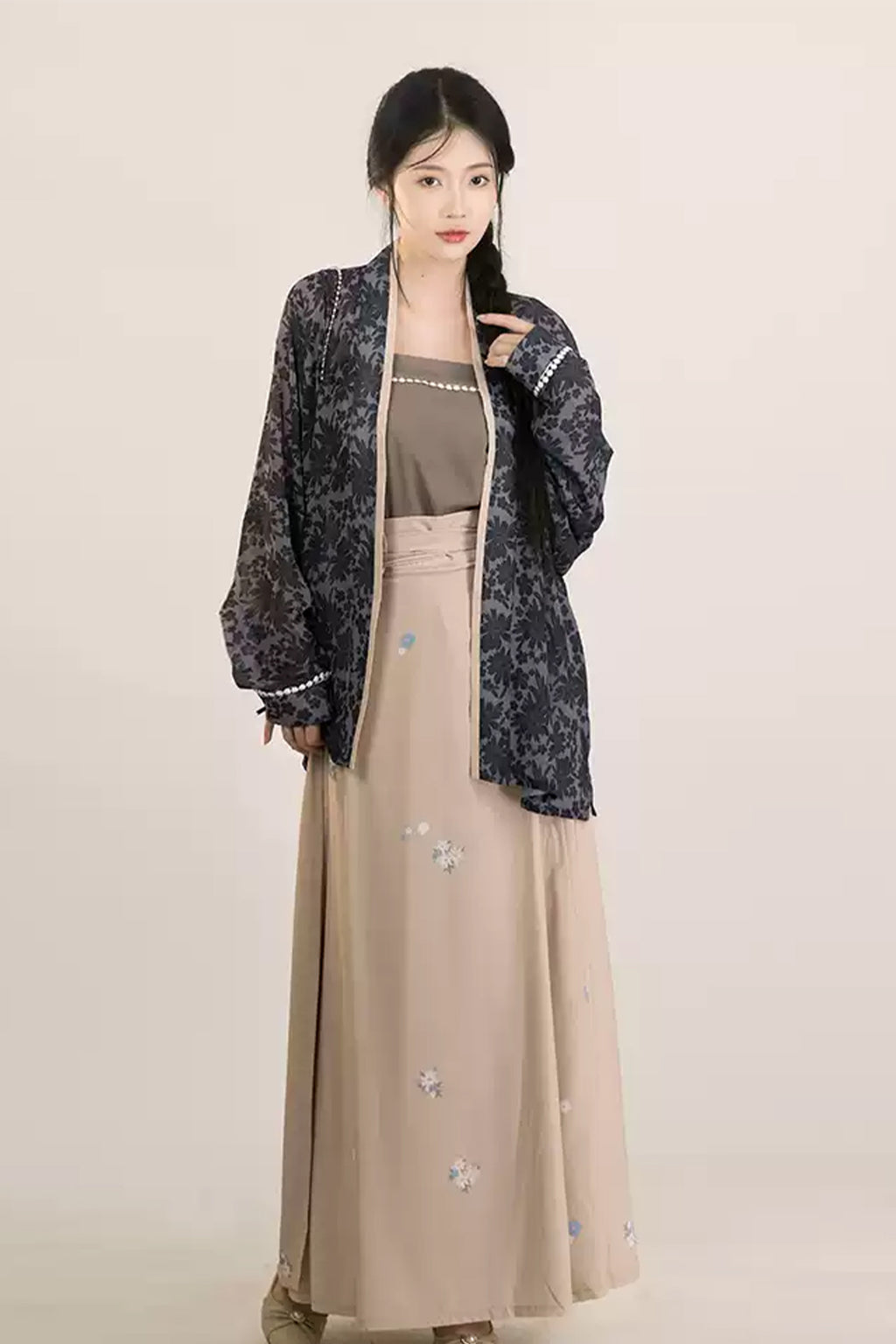 Song Dynasty Clothing Triple Pleat Skirt Airplane Sleeves Gray Hanfu Dress - xueli 雪梨