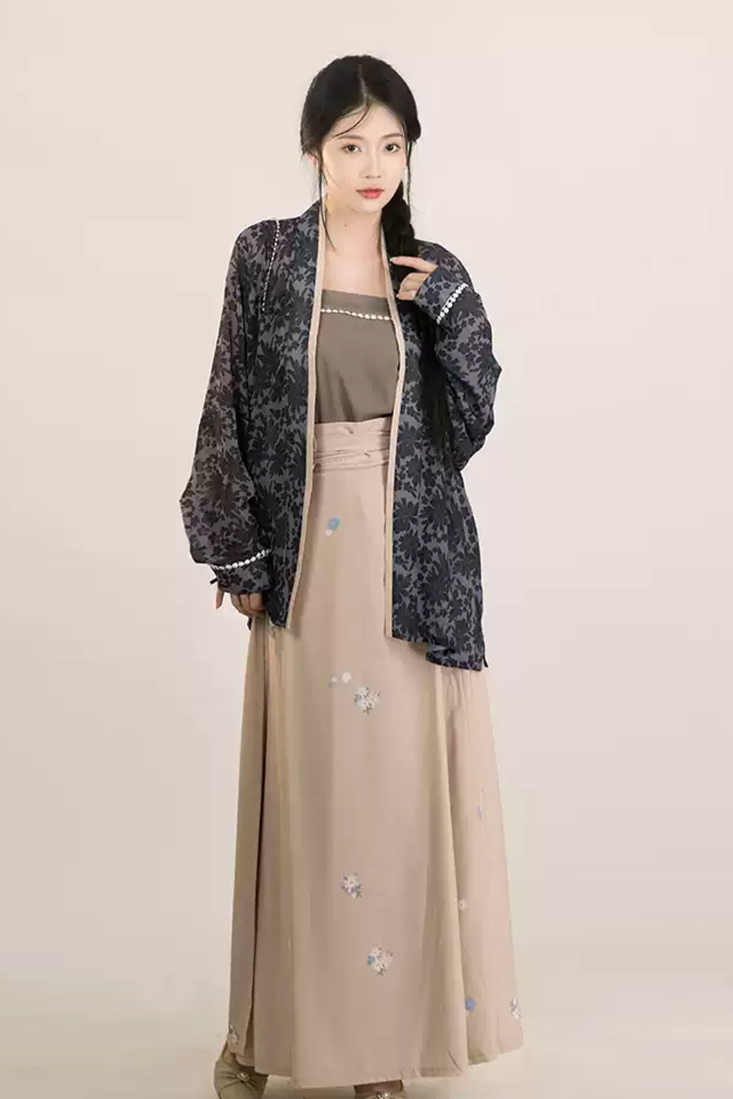 Song Dynasty Clothing Triple Pleat Skirt Airplane Sleeves Gray Hanfu Dress - xueli 雪梨