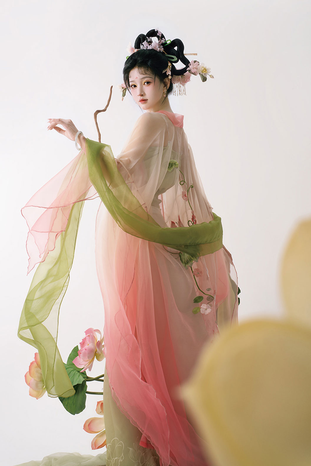 Song Dynasty Pink Hanfu Dress with Lotus Flower Embroidery and Kouzi Skirt - xiaoheyao 小荷夭