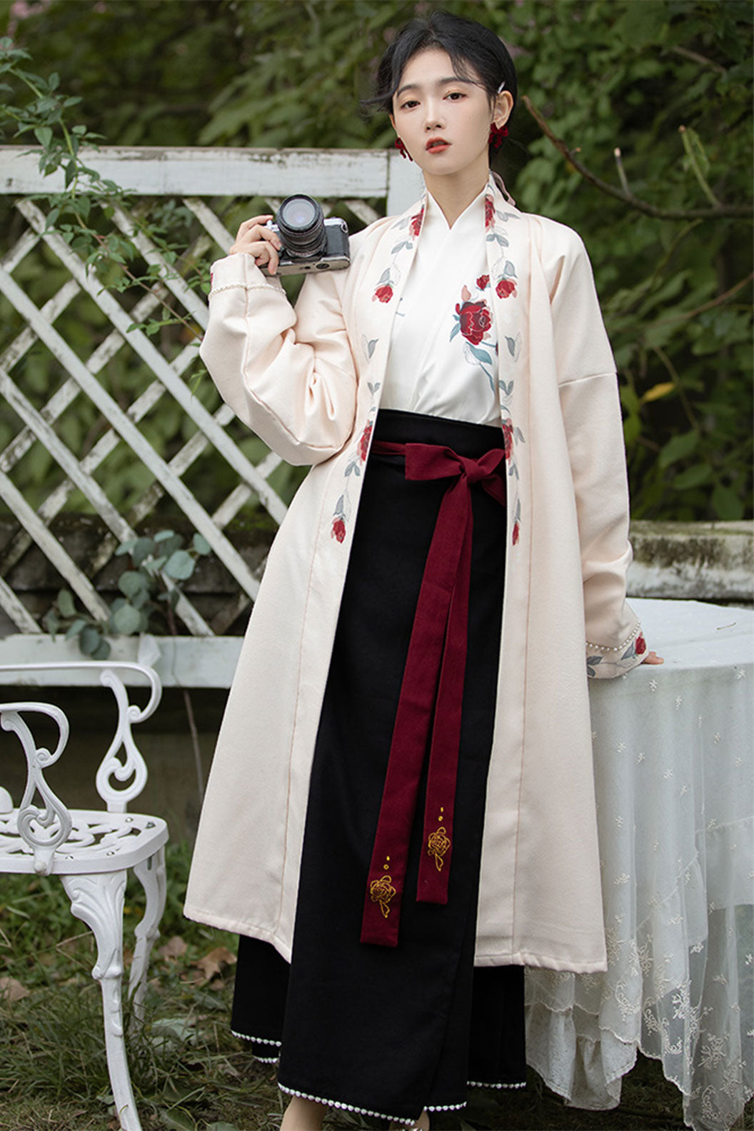 Song Dynasty Red-white Hanfu Dress Rose Print with Twirl Skirt - meiguixinshi 玫瑰心事