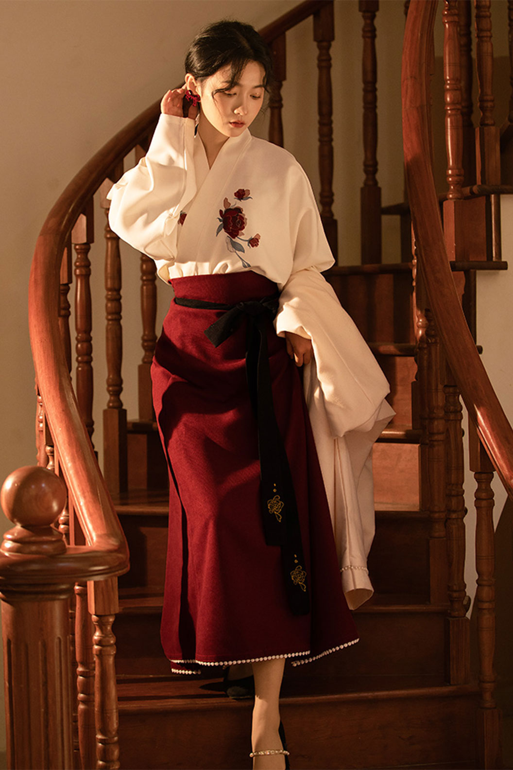 Song Dynasty Red-white Hanfu Dress Rose Print with Twirl Skirt - meiguixinshi 玫瑰心事