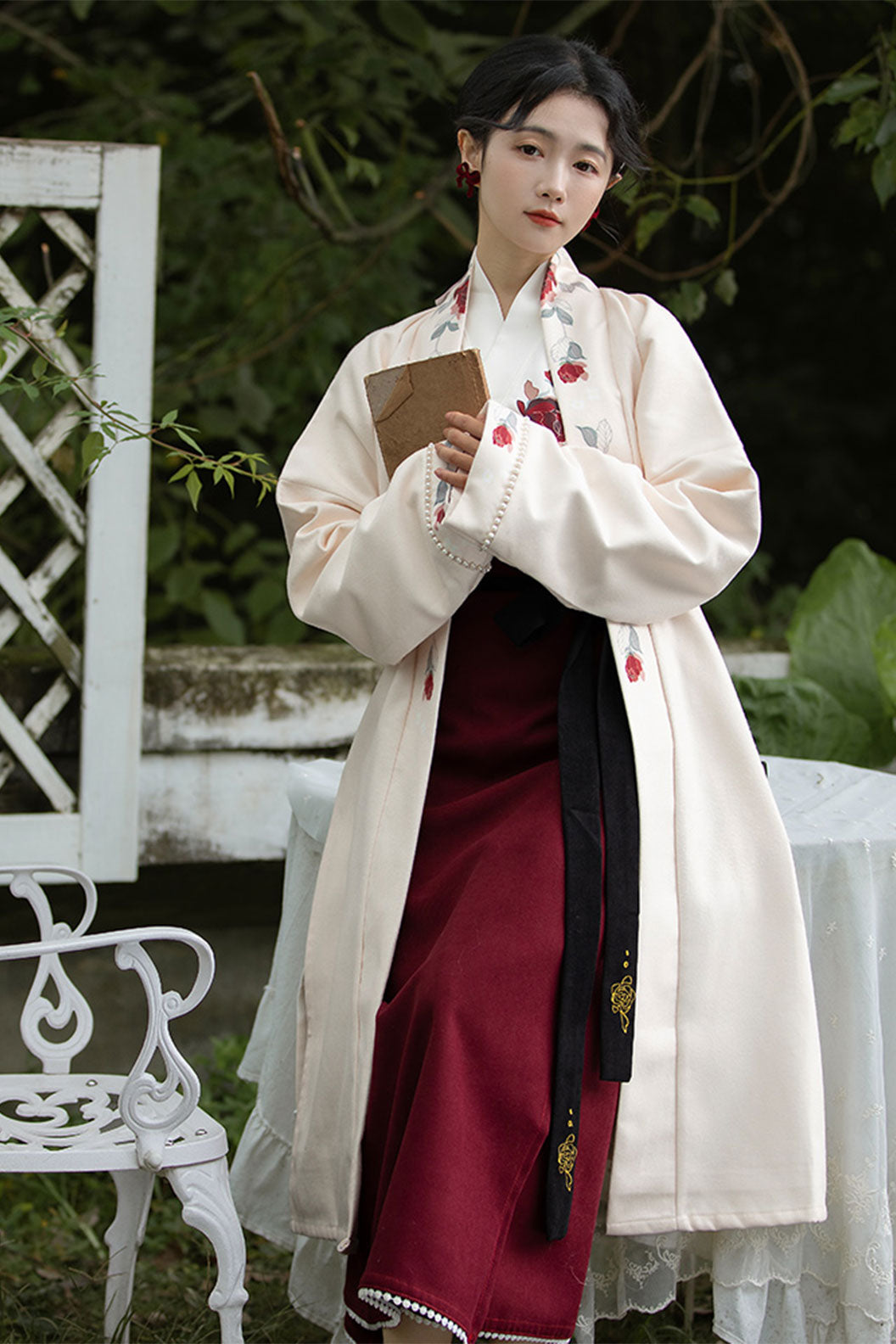 Song Dynasty Red-white Hanfu Dress Rose Print with Twirl Skirt - meiguixinshi 玫瑰心事