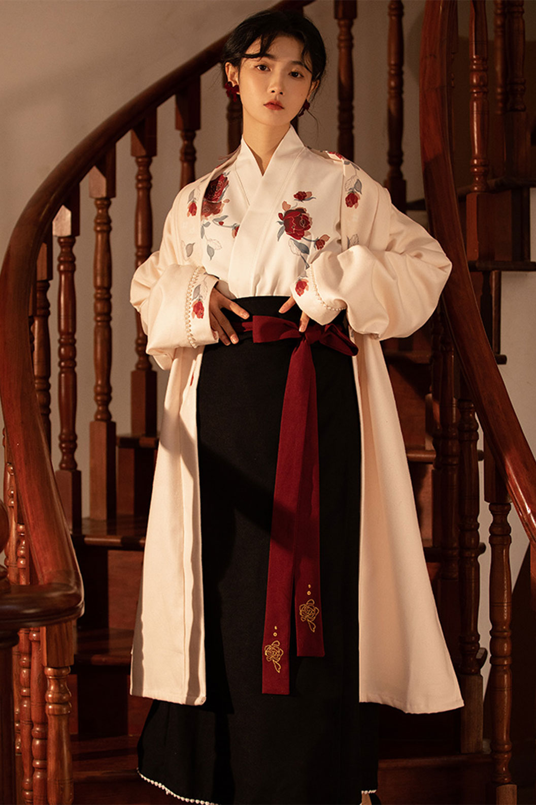 Song Dynasty Red-white Hanfu Dress Rose Print with Twirl Skirt - meiguixinshi 玫瑰心事