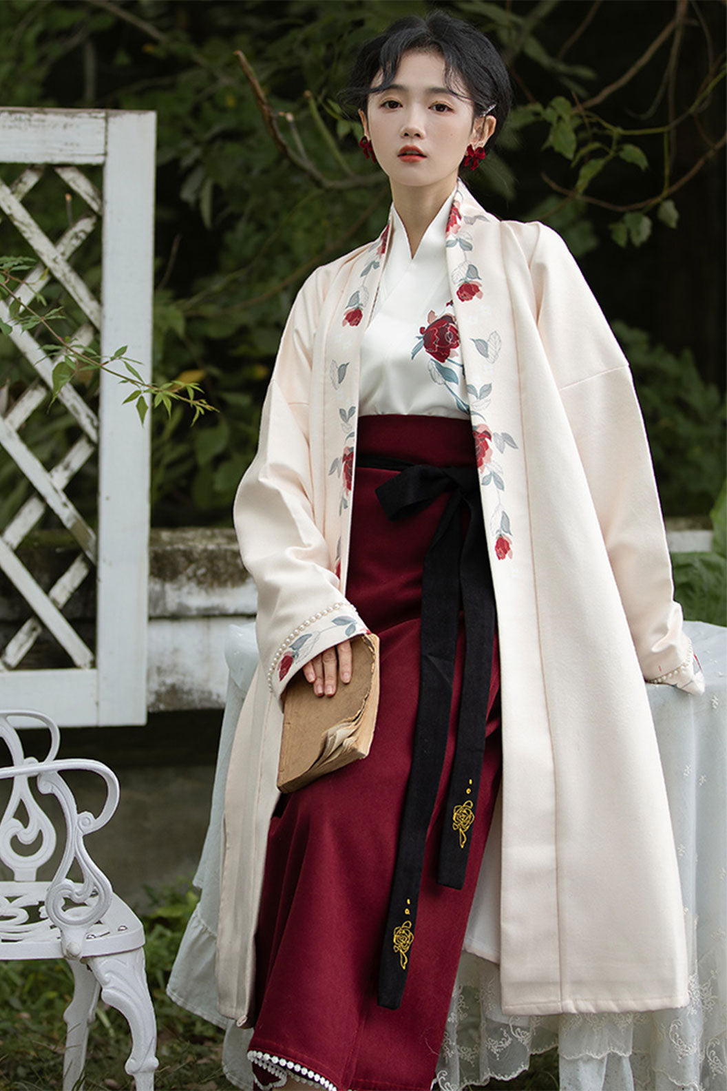 Song Dynasty Red-white Hanfu Dress Rose Print with Twirl Skirt - meiguixinshi 玫瑰心事