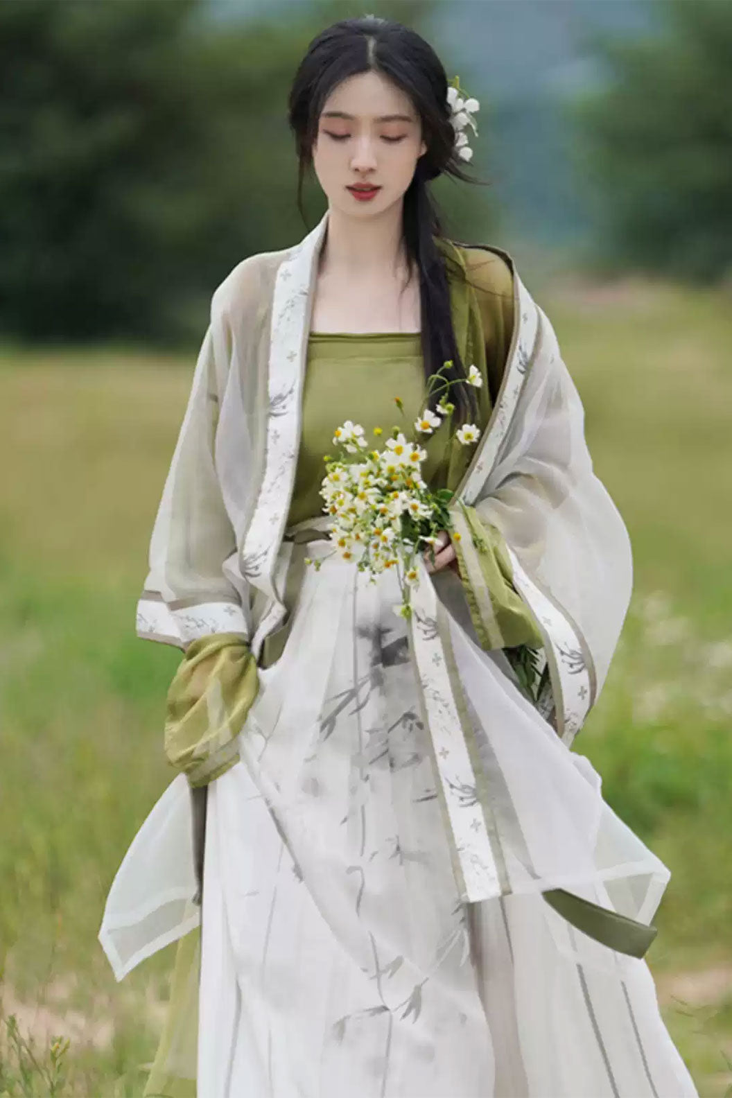 Song Dynasty White-green Hanfu Dress Qi Yao Ruqun Skirt for Daily Wear - mozhu 墨竹