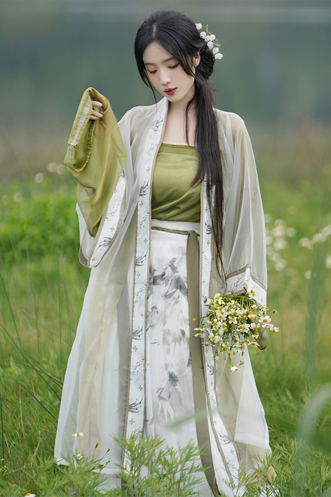 Song Dynasty White-green Hanfu Dress Qi Yao Ruqun Skirt for Daily Wear - mozhu 墨竹