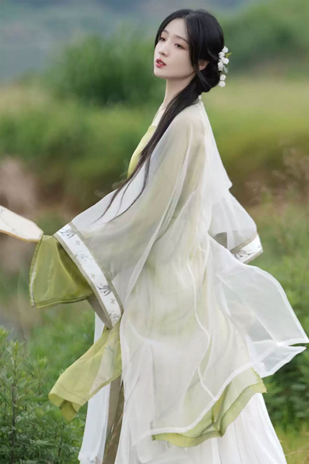 Song Dynasty White-green Hanfu Dress Qi Yao Ruqun Skirt for Daily Wear - mozhu 墨竹
