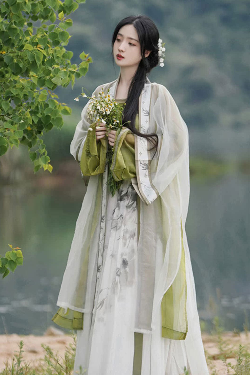 Song Dynasty White-green Hanfu Dress Qi Yao Ruqun Skirt for Daily Wear - mozhu 墨竹