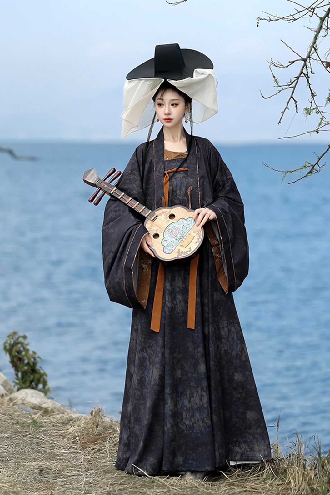 Tang Dynasty Black Hanfu Dress with Qi Xiong Ru Skirt and Famen Temple Inspired  - chanyi 禅意