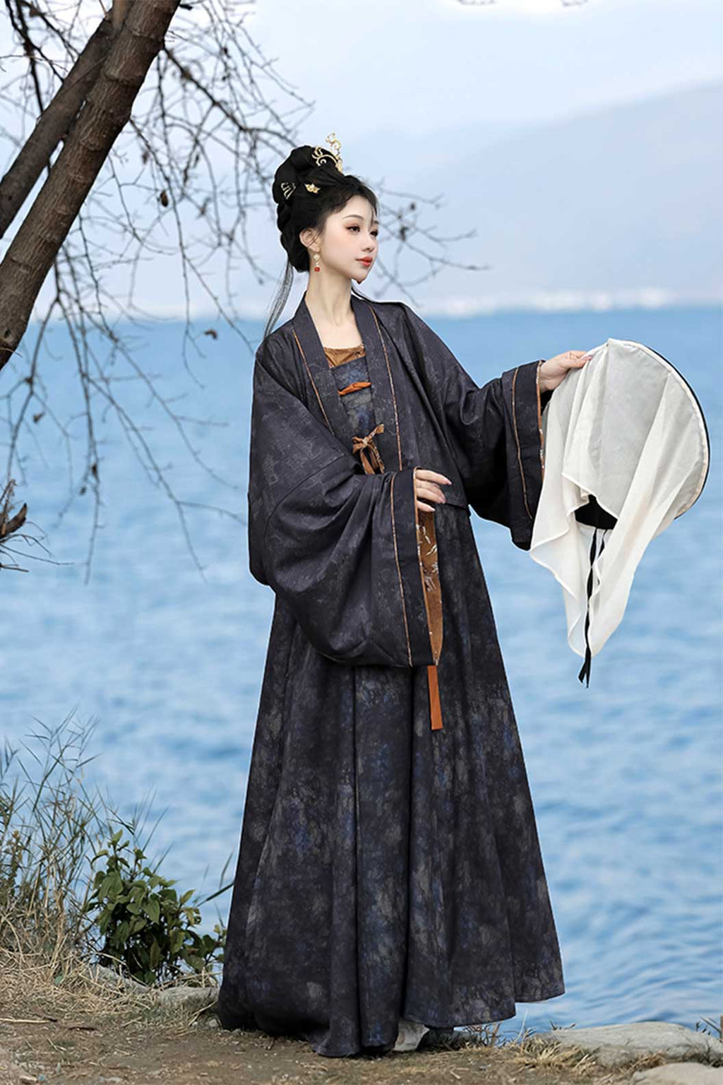 Tang Dynasty Black Hanfu Dress with Qi Xiong Ru Skirt and Famen Temple Inspired  - chanyi 禅意
