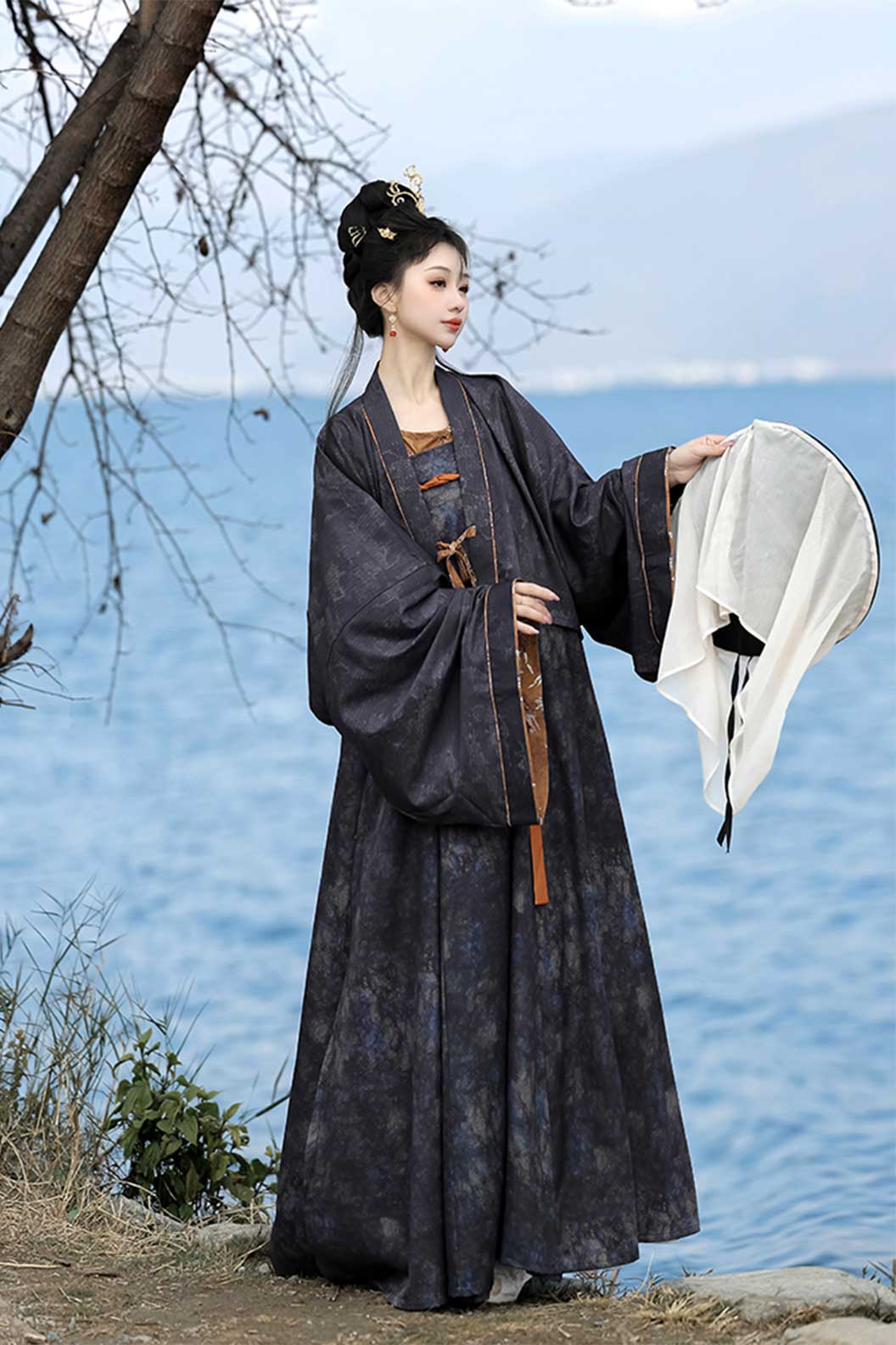 Tang Dynasty Black Hanfu Dress with Qi Xiong Ru Skirt and Famen Temple Inspired  - chanyi 禅意